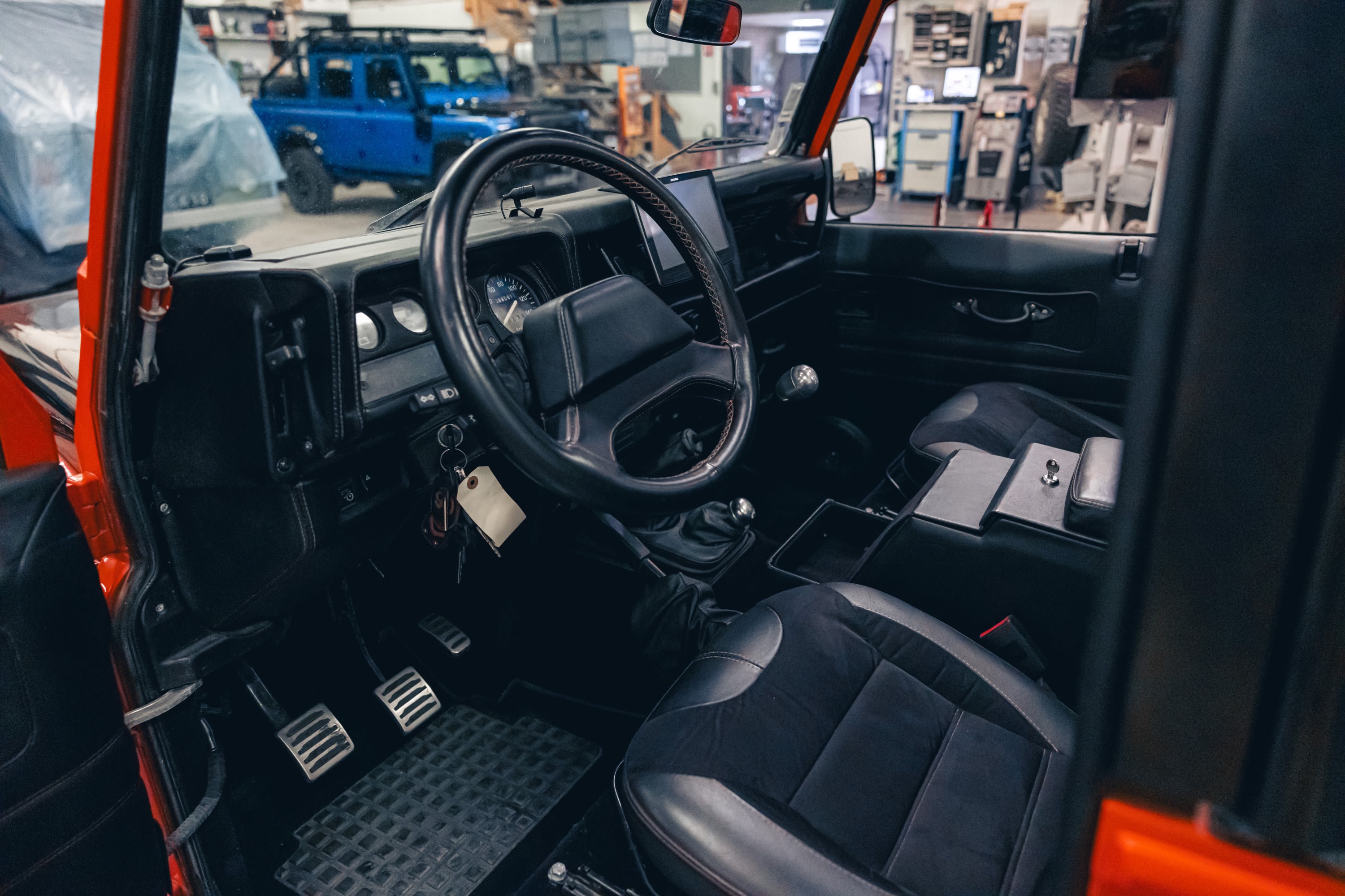 LAND ROVER Defender  90 V8 Cabriolet 1988 used interior (1)