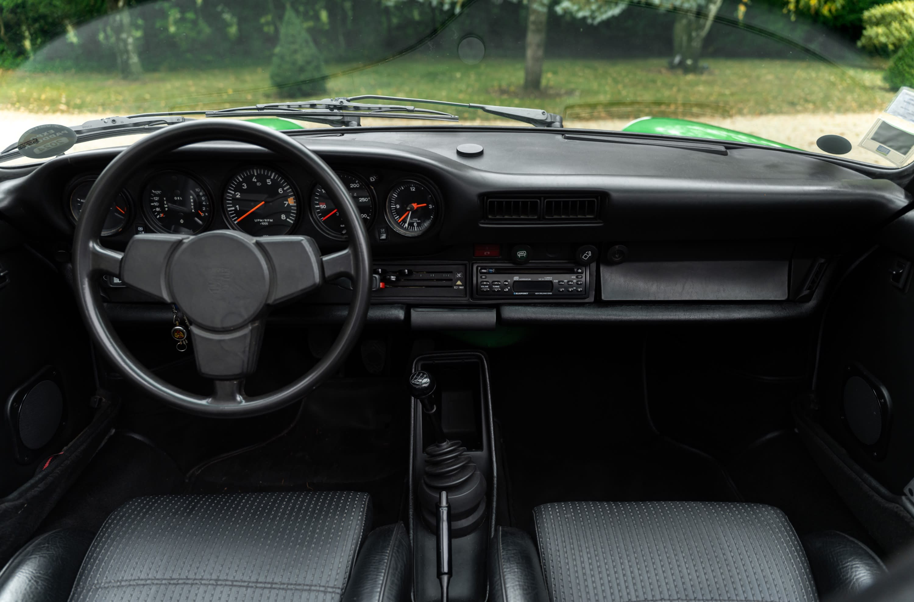 PORSCHE 911 3.0 Carrera Targa 1976 used interior (1)