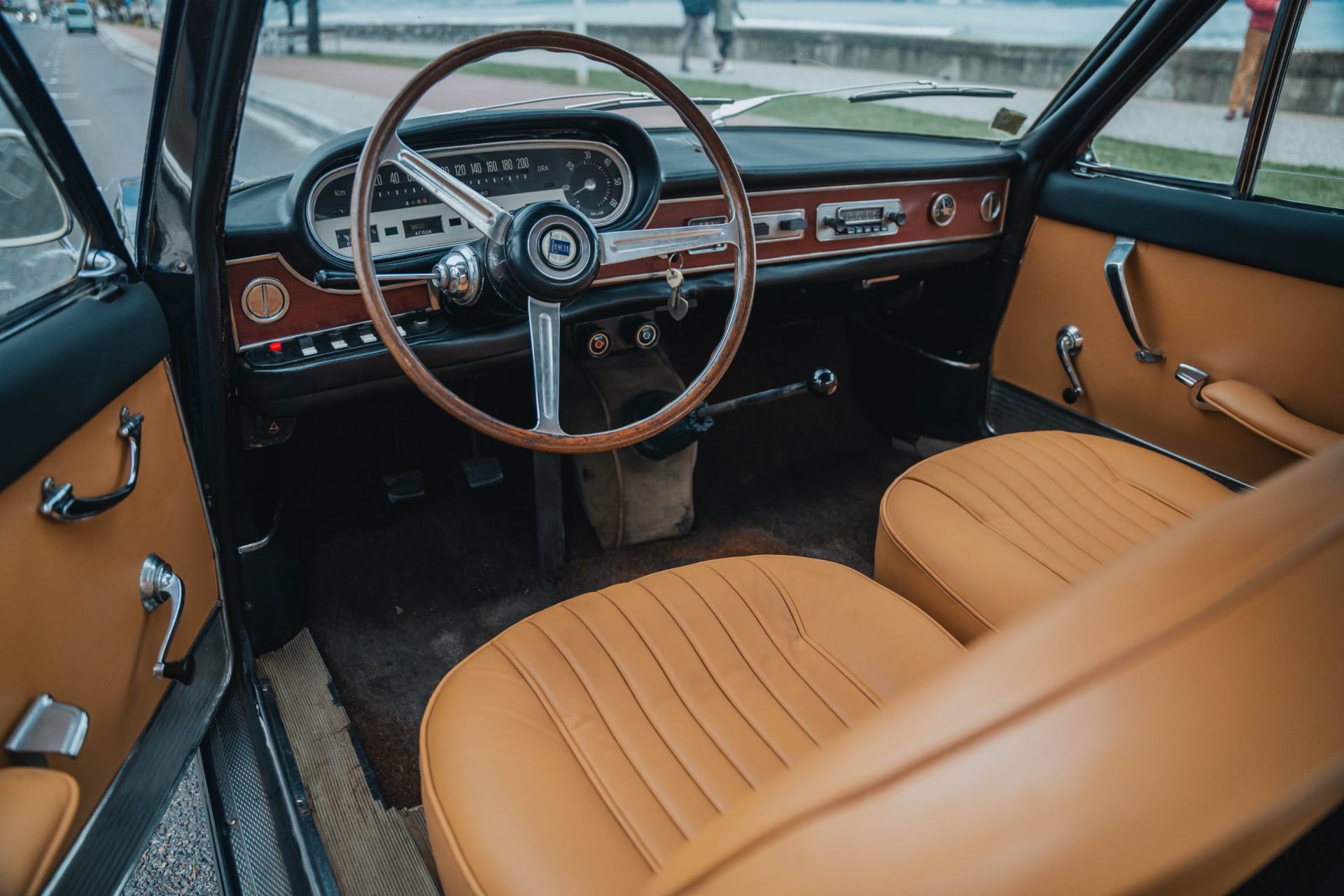 LANCIA Flavia 1962 occasion intérieur (1)