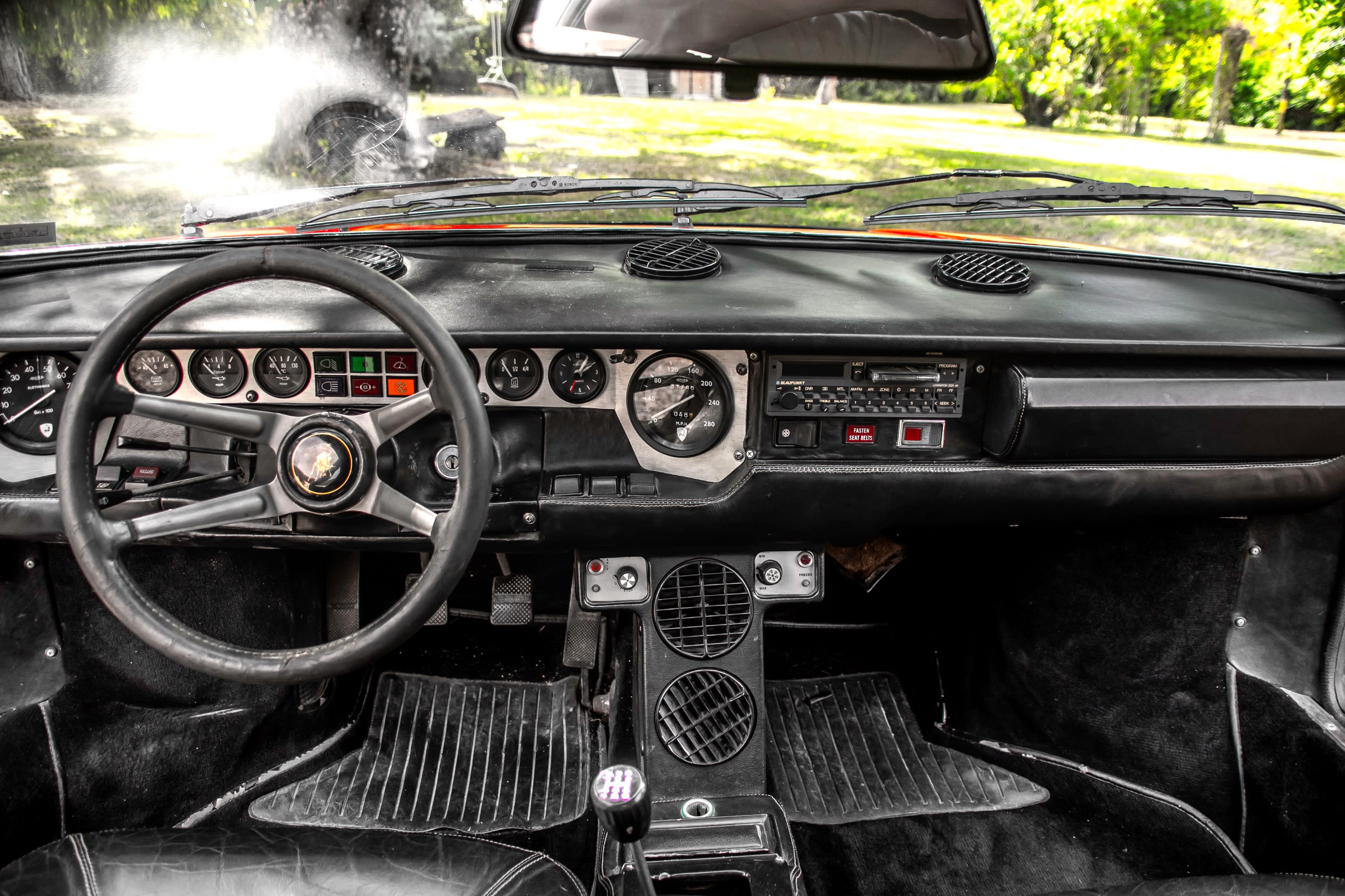 LAMBORGHINI Urraco P250 1974 occasion intérieur (1)