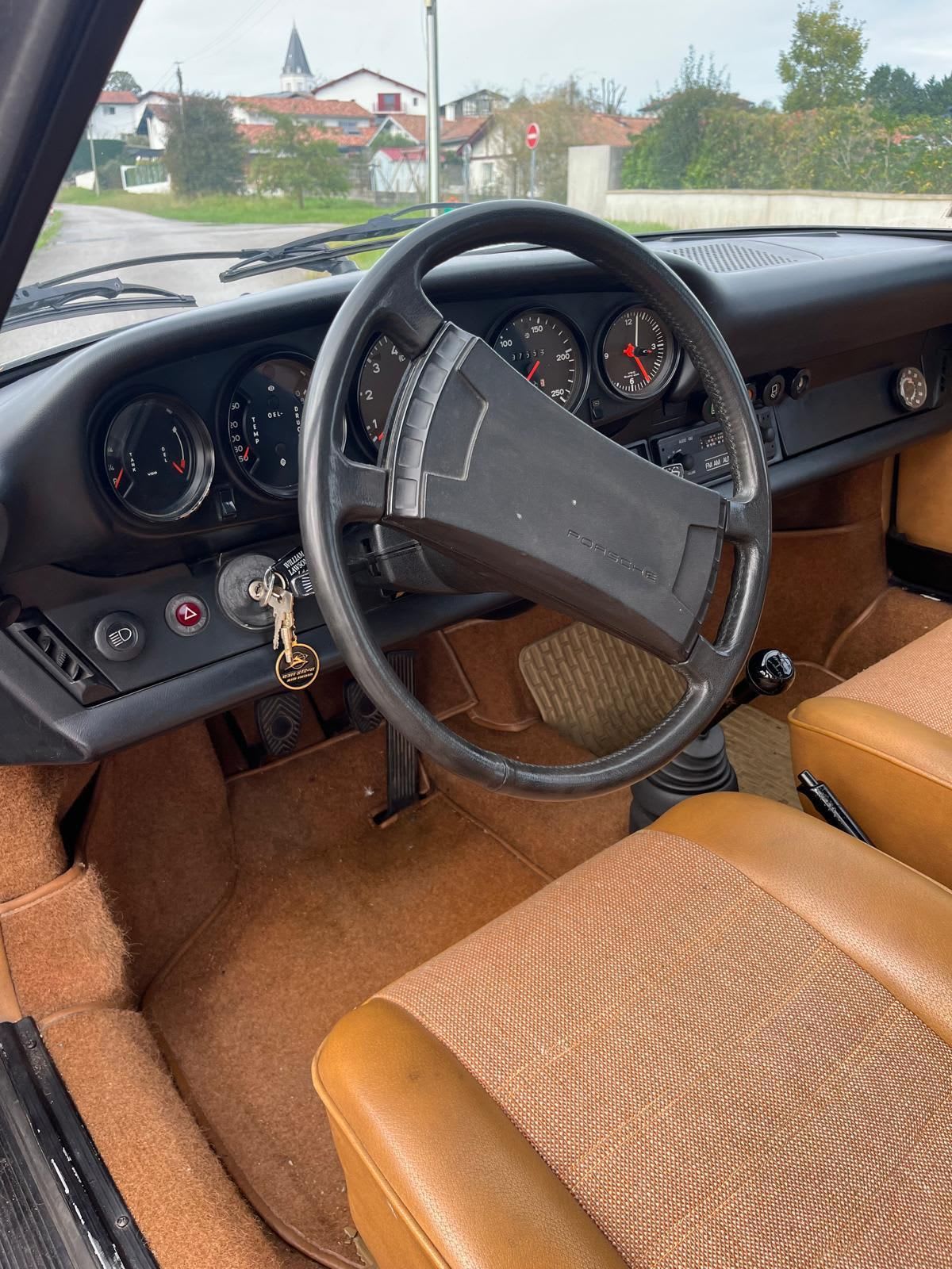 PORSCHE 911 G 2.7 Targa 1974 occasion intérieur (1)