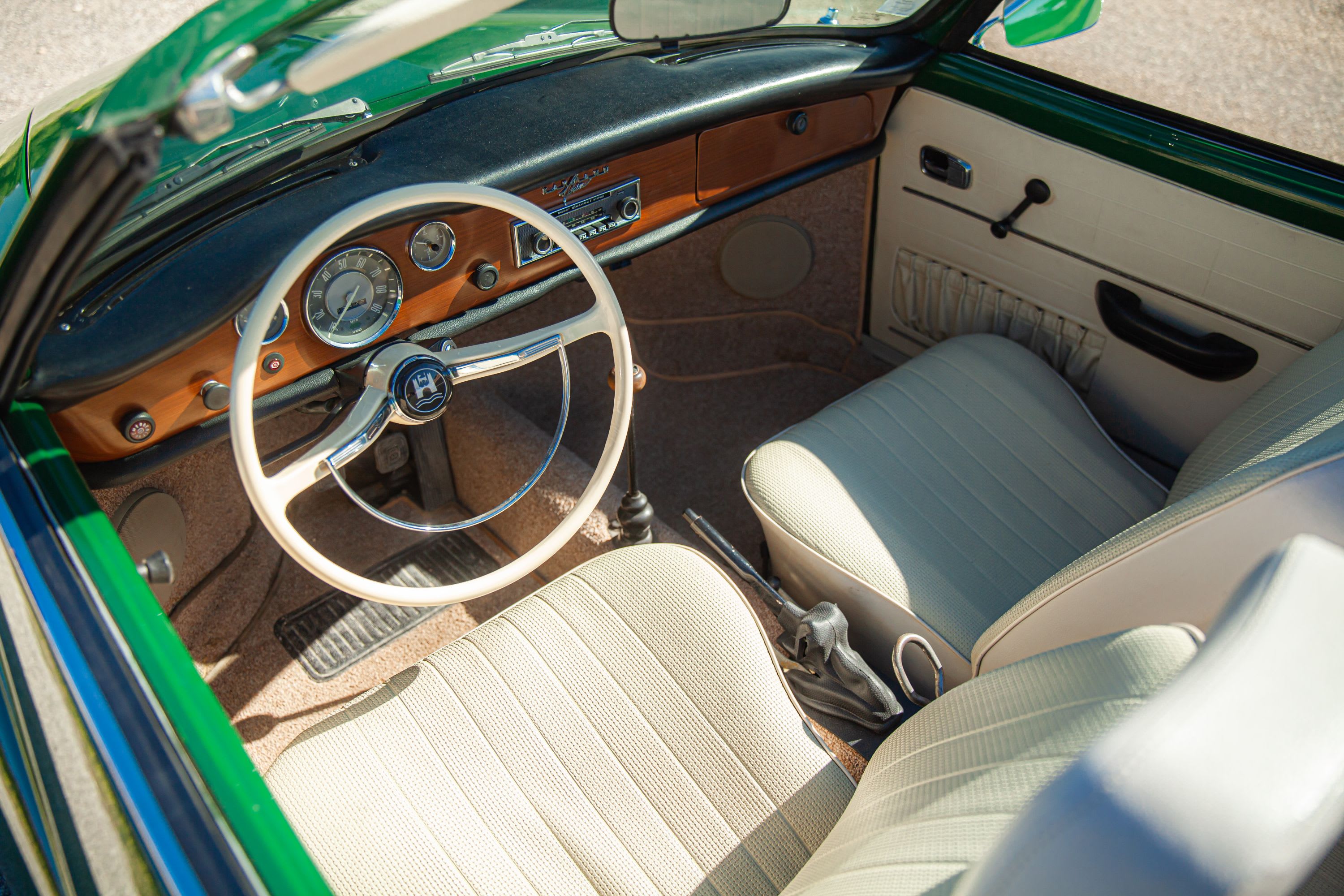 VOLKSWAGEN Karmann-ghia  Cabriolet  1969 occasion intérieur (1)
