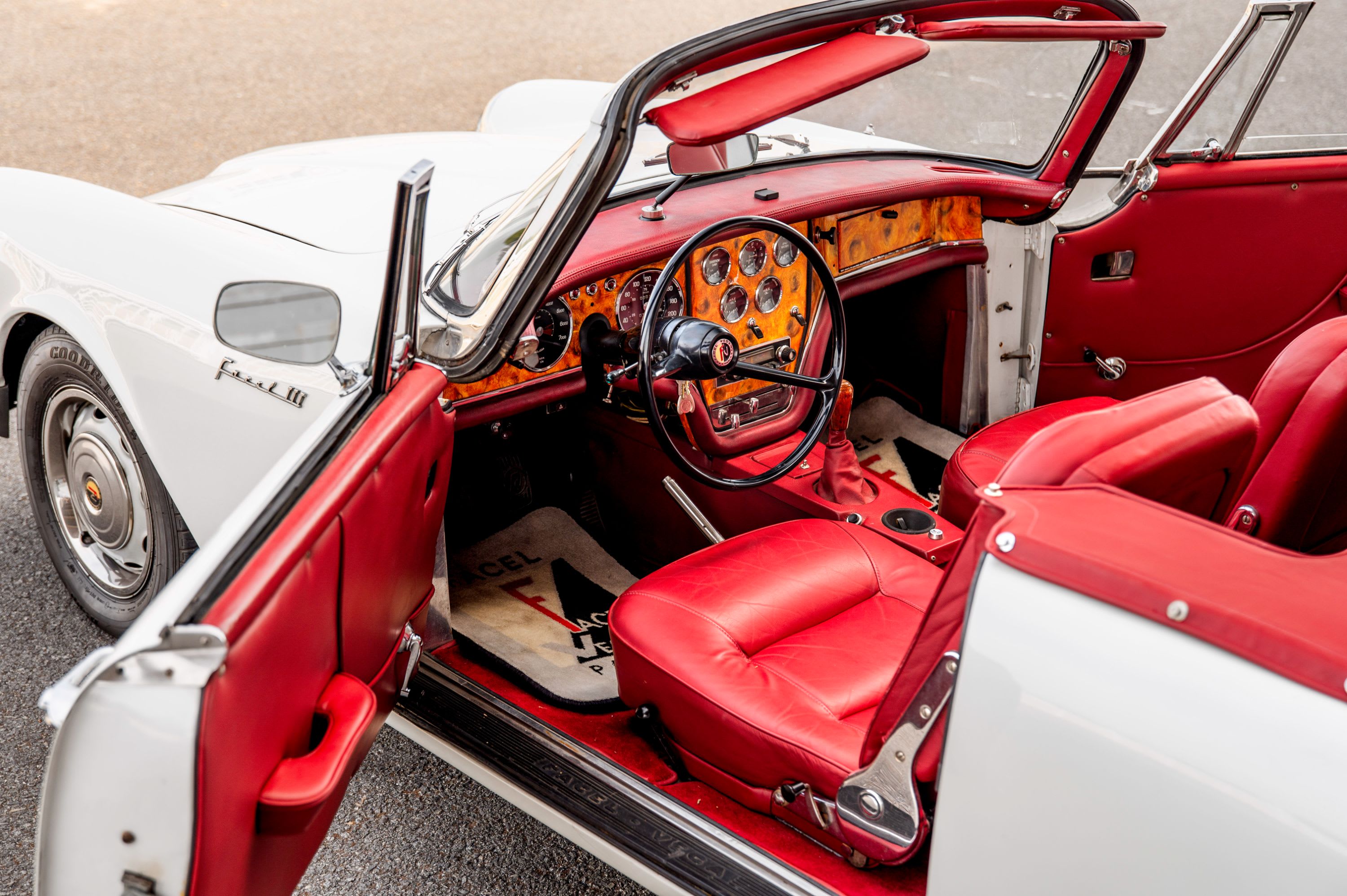 FACEL VEGA Facel Iii Cabriolet 1964 occasion intérieur (1)