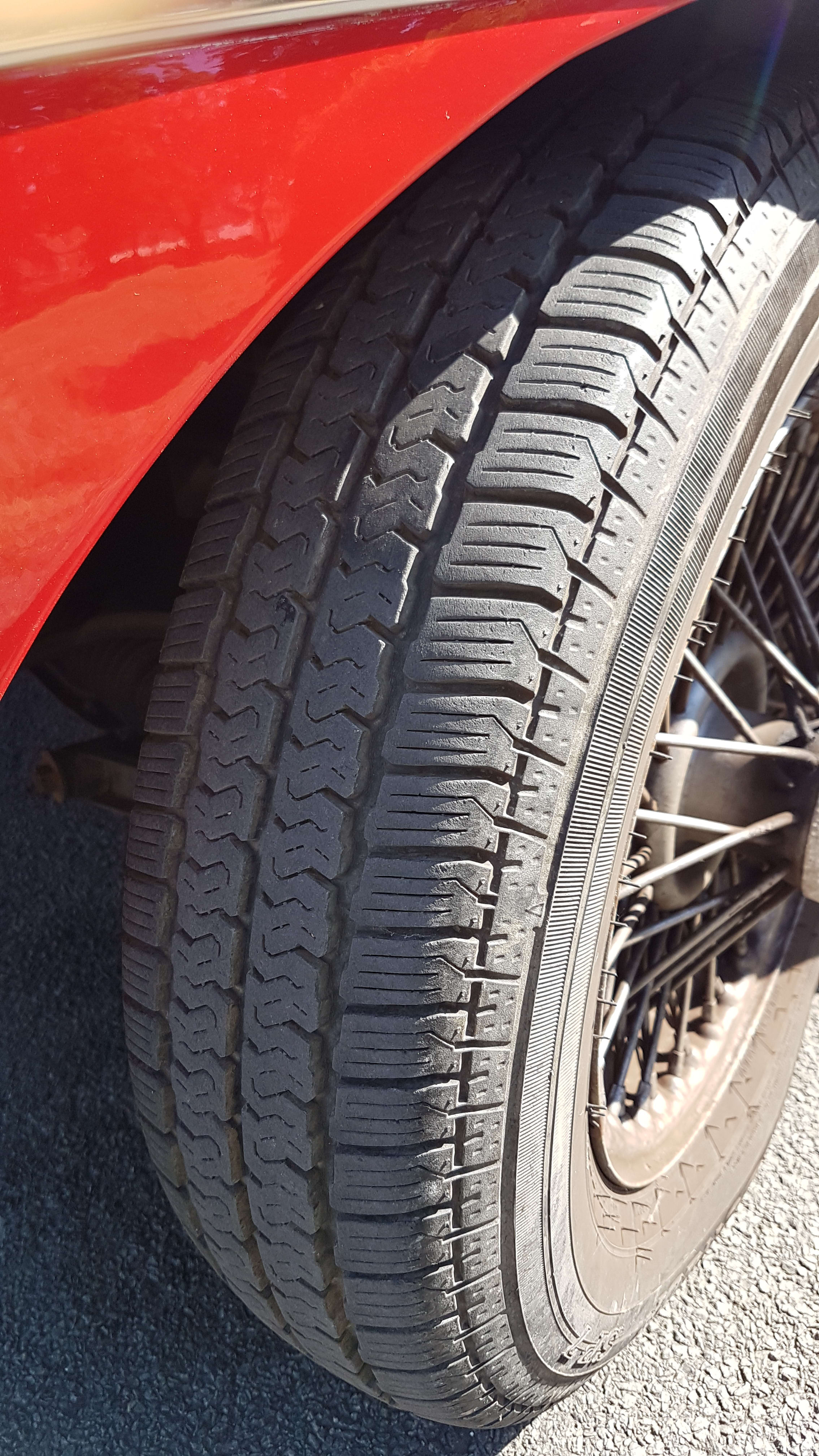 MG B 1970 used details (1)