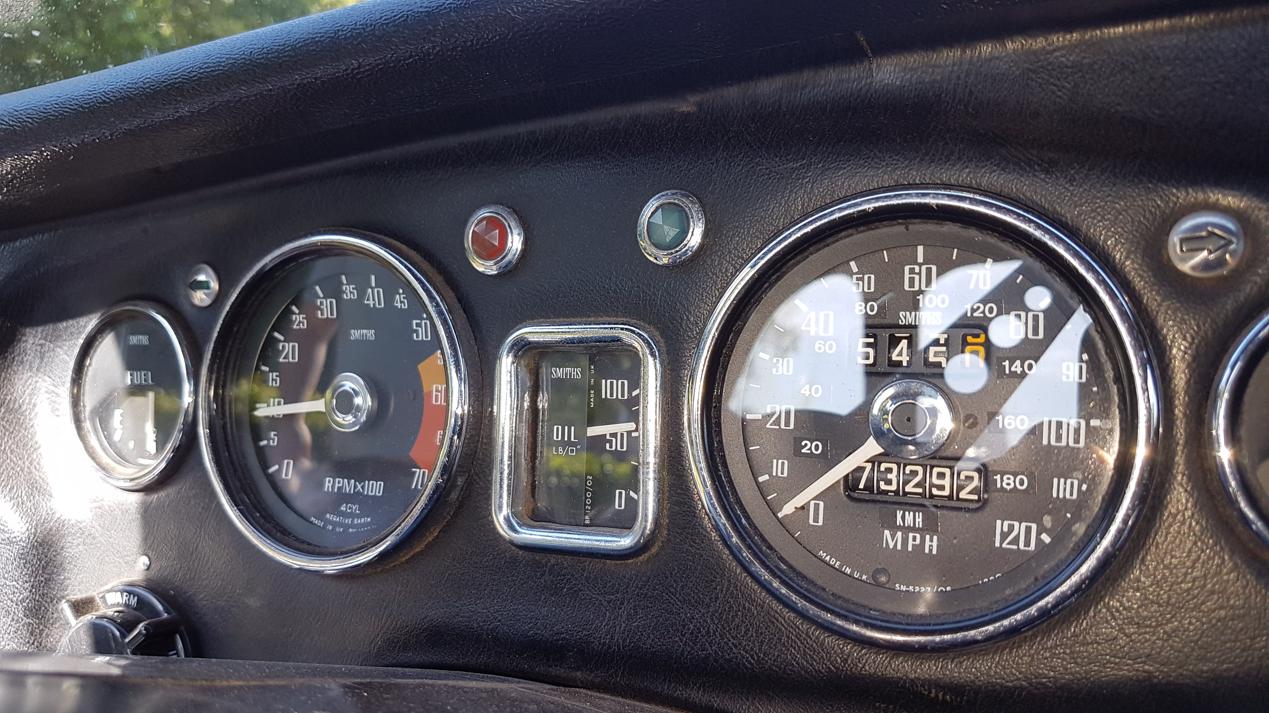 MG B 1970 used interior (1)