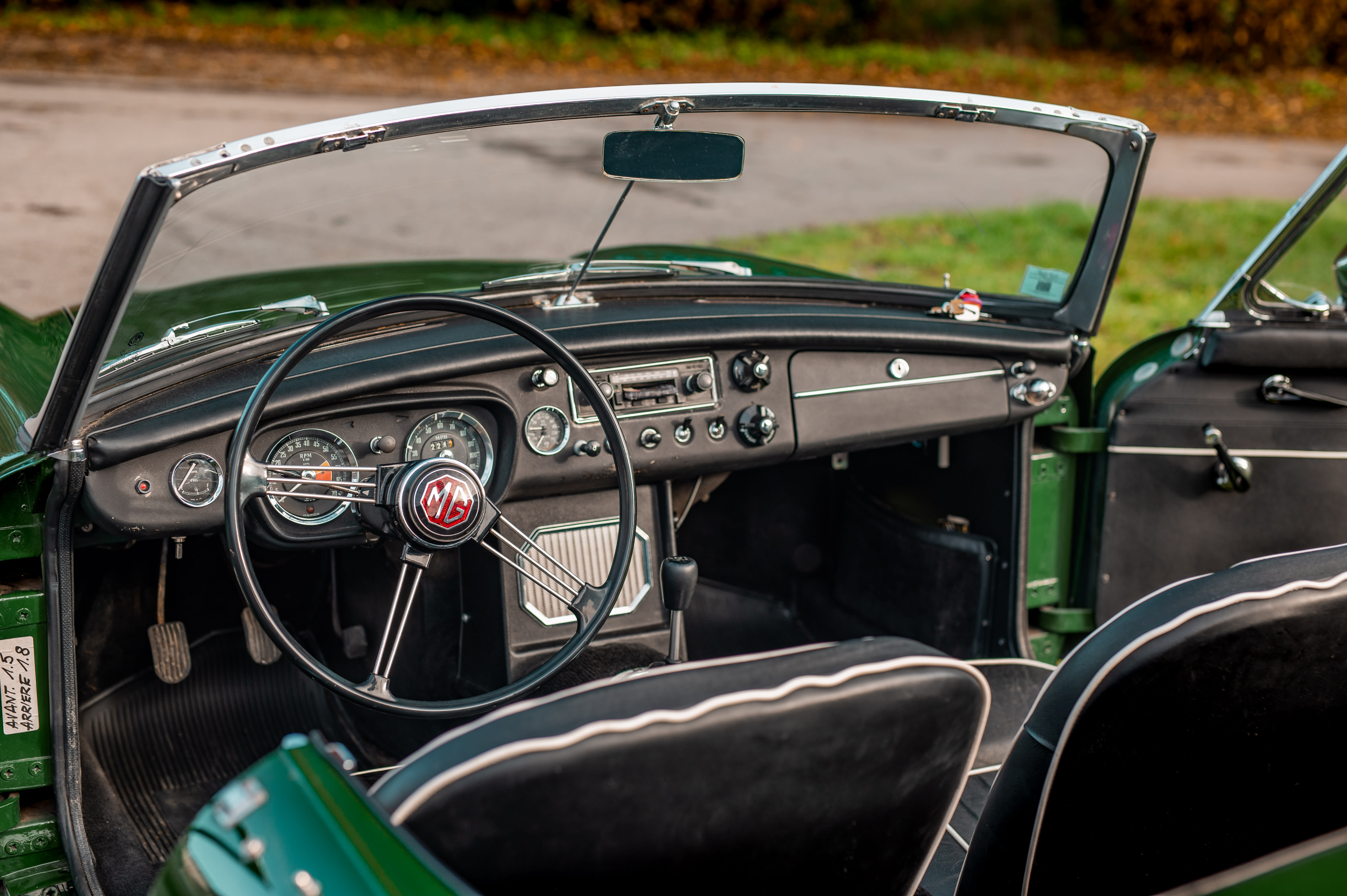 MG B 1967 used interior (1)
