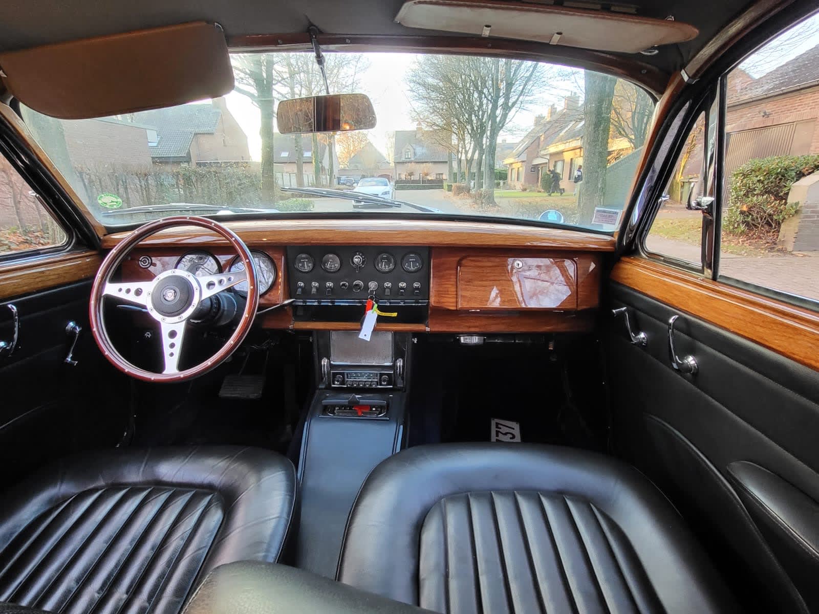 JAGUAR Mark 2 3.4 1962 occasion intérieur (1)