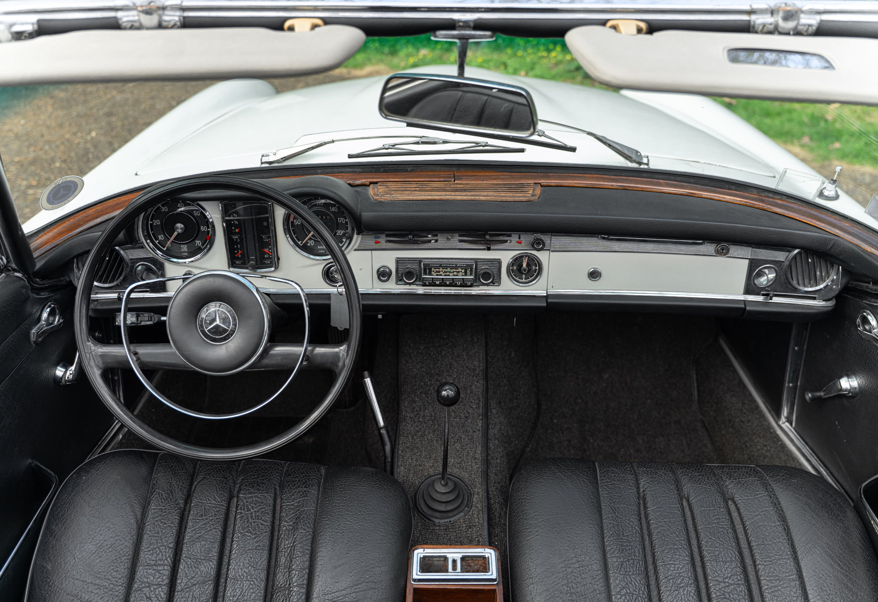 MERCEDES BENZ 230 Sl Pagode 1967 used interior (1)