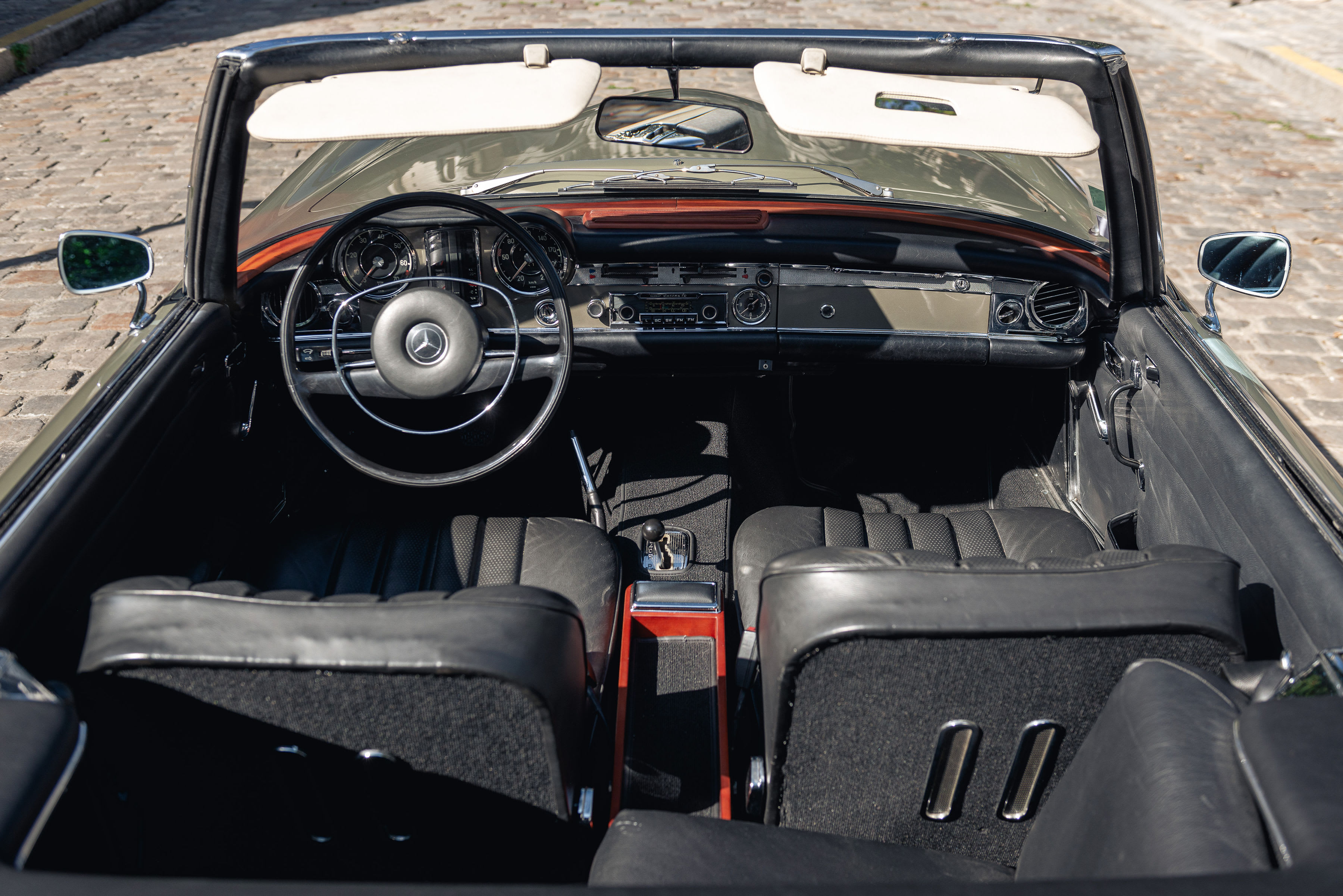 MERCEDES BENZ 250 Sl Pagode 1967 used interior (1)