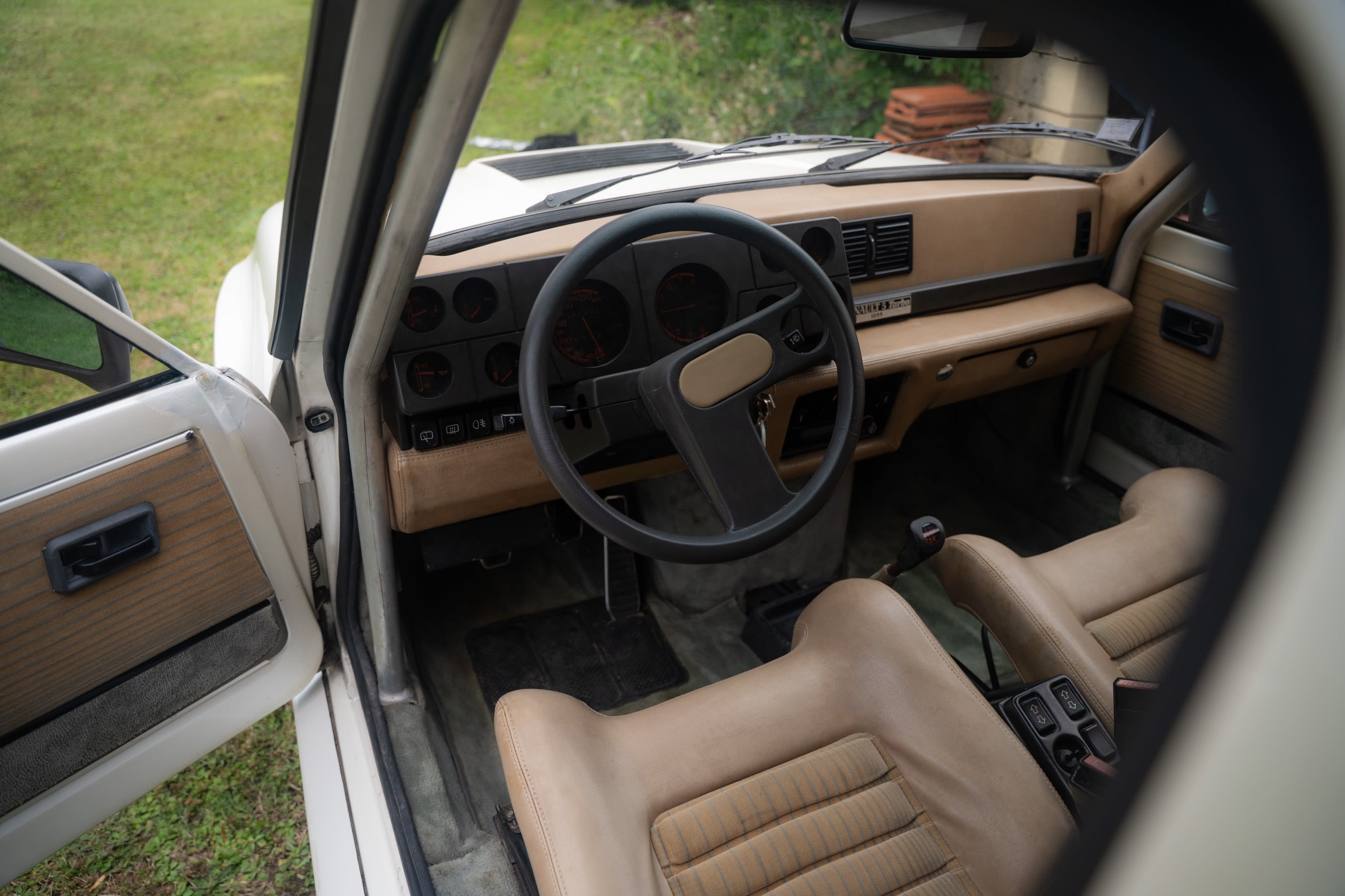 RENAULT R5 Turbo 1981 occasion intérieur (1)
