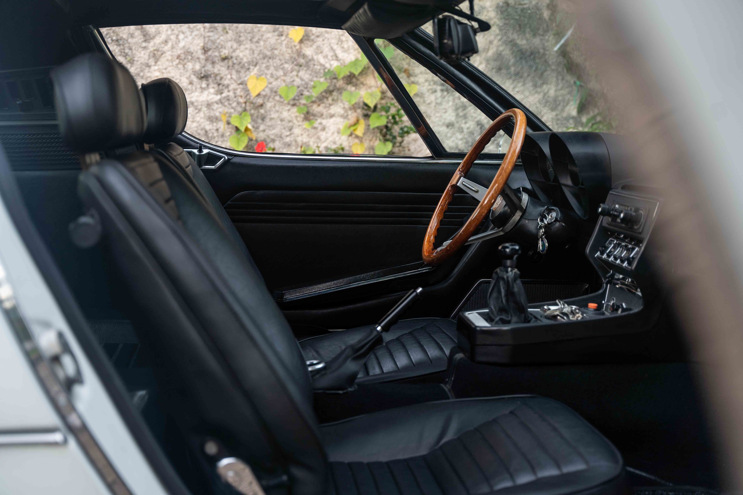 ALFA ROMEO Montreal 1972 occasion intérieur (1)