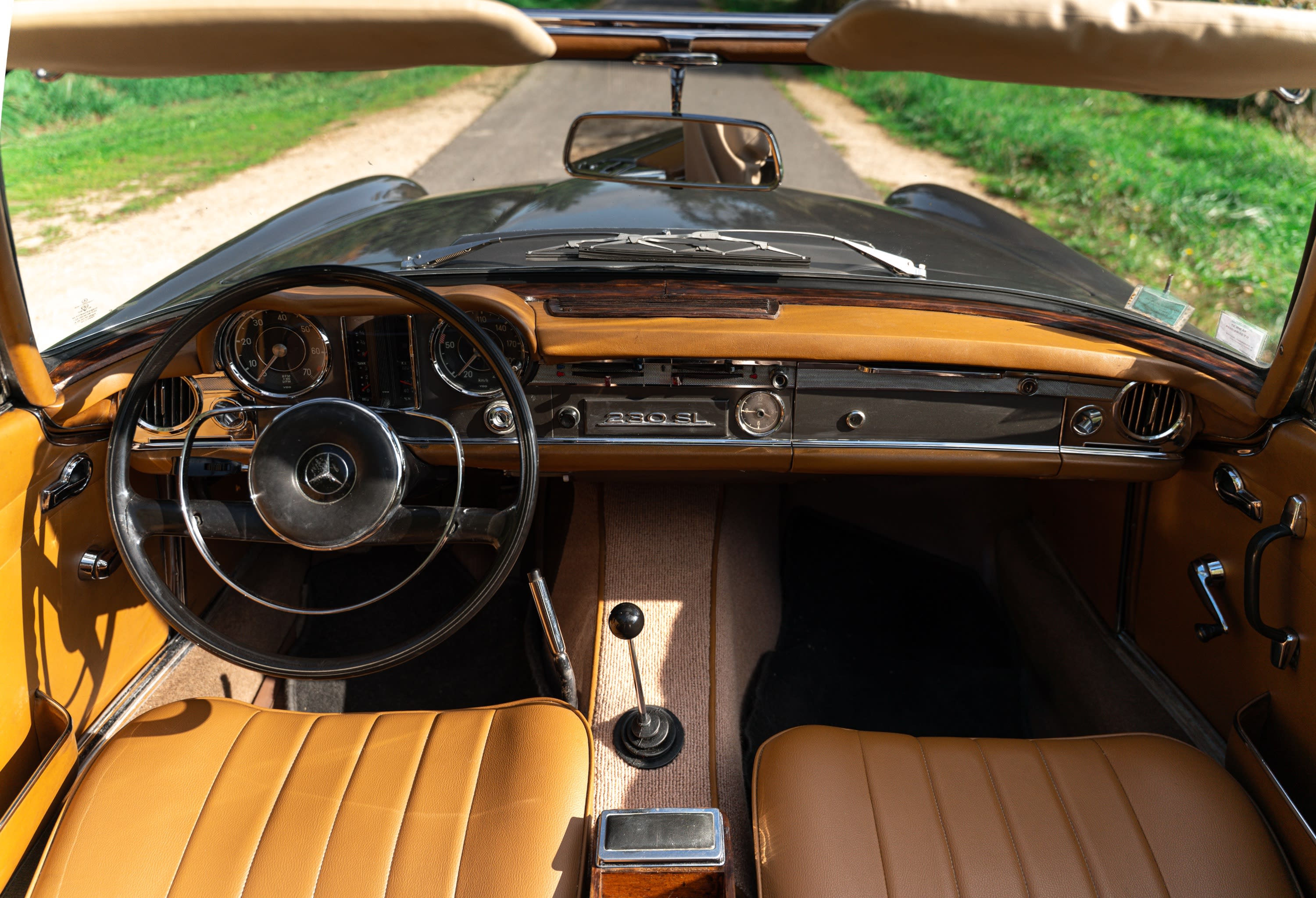 MERCEDES BENZ 230 Sl Pagode 1966 occasion intérieur (1)