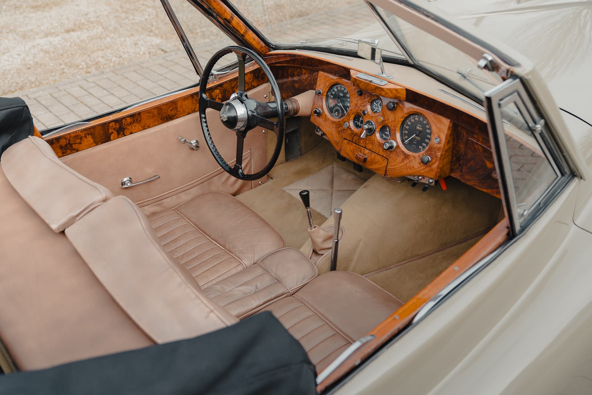 JAGUAR Xk120 Dhc 1953 used interior (1)