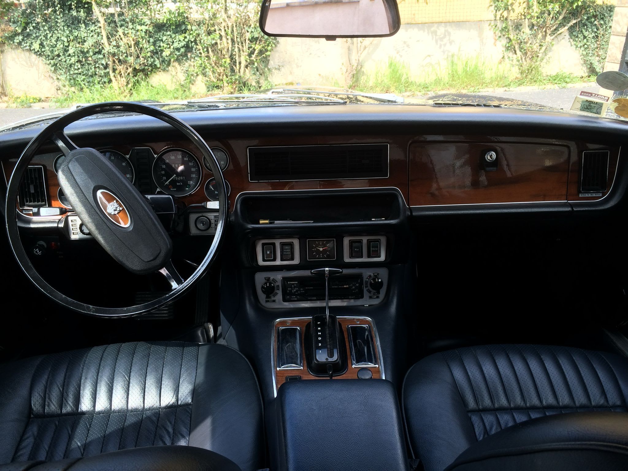 JAGUAR Xj6 Series 2 1975 occasion intérieur (1)