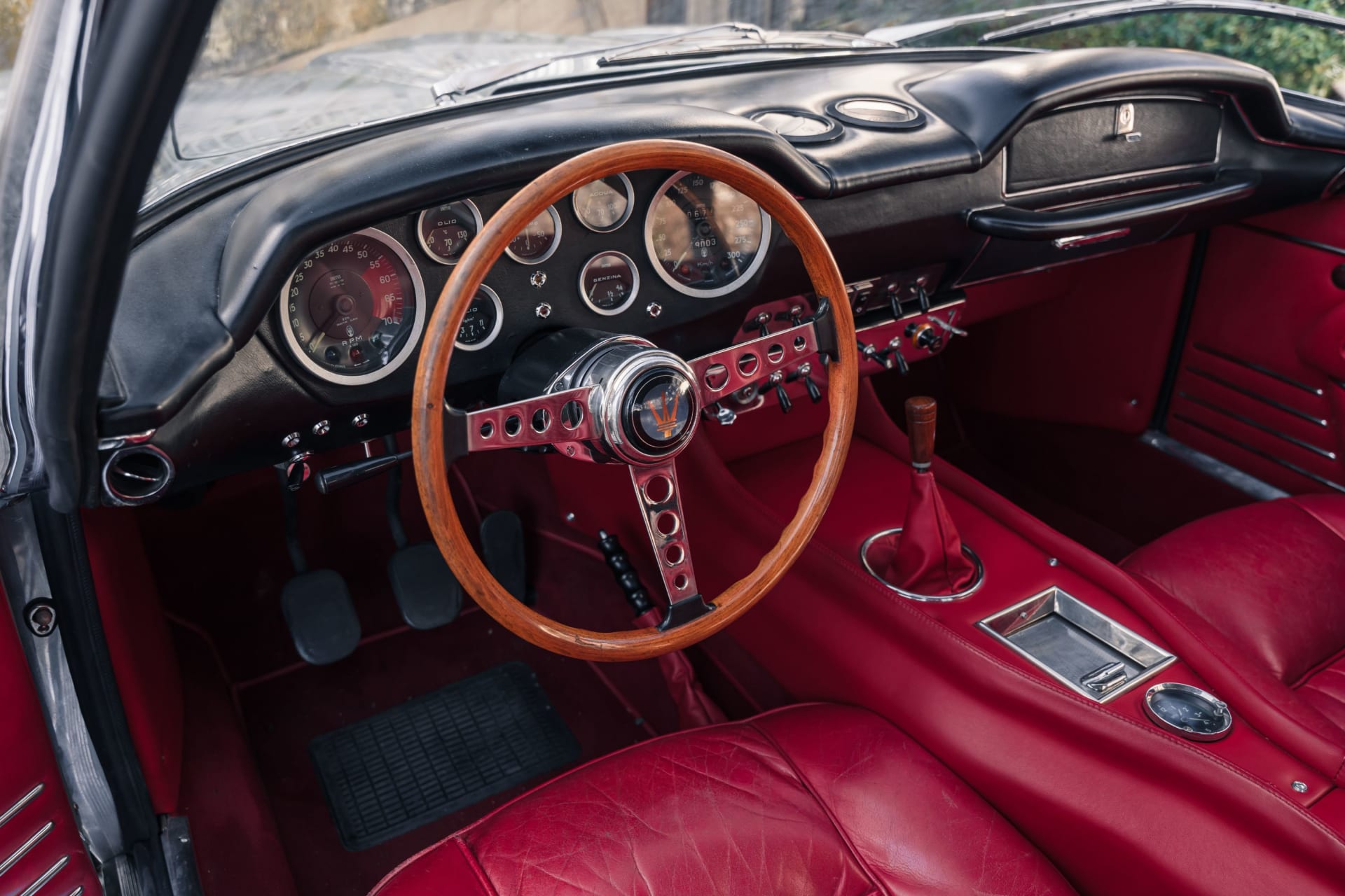 MASERATI Mexico 4.7 Coupé Frua 1968 occasion intérieur (1)