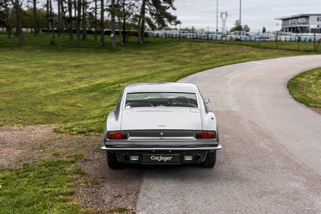 Aston Martin V8