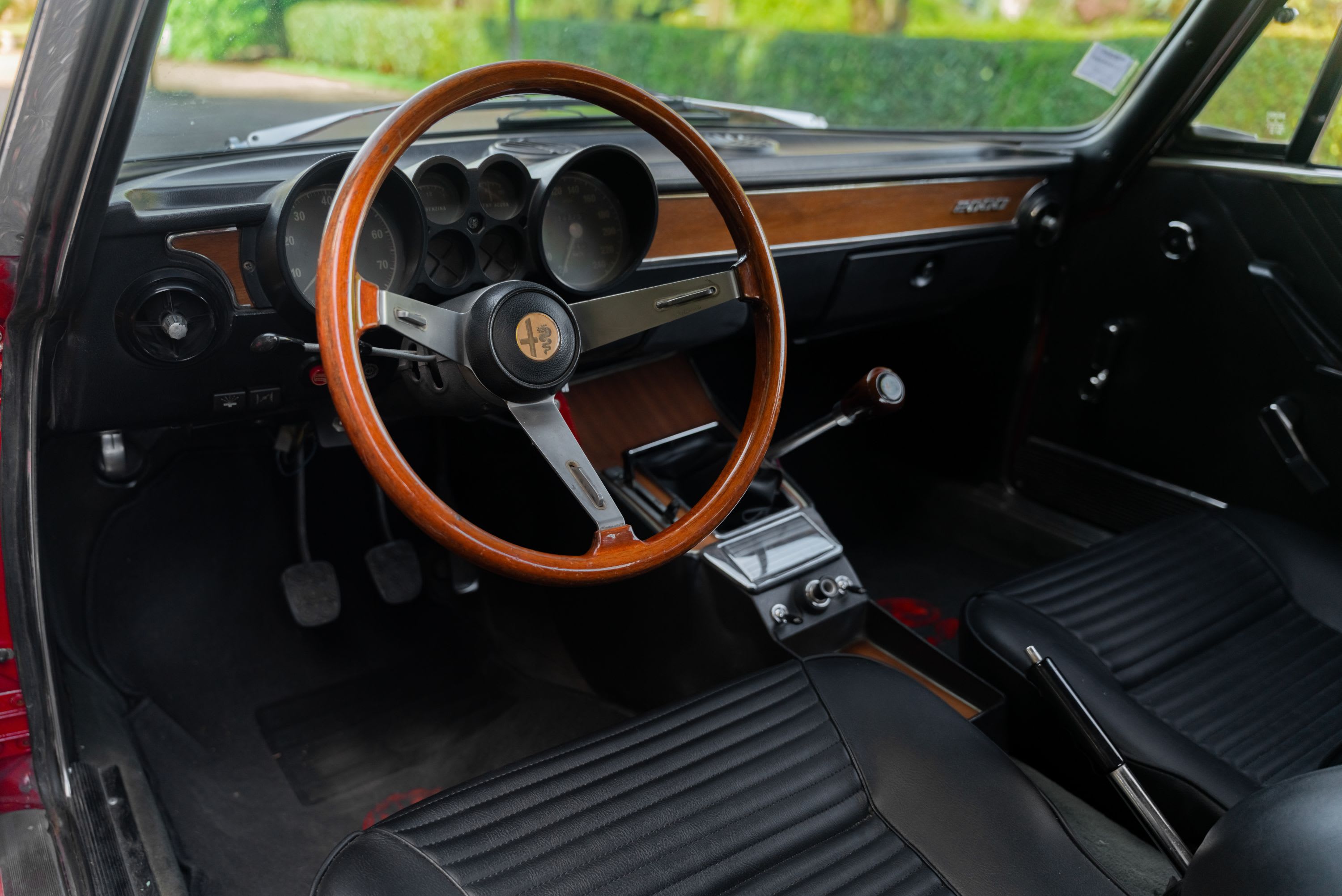 ALFA ROMEO 2000  Gtv 1971 occasion intérieur (1)