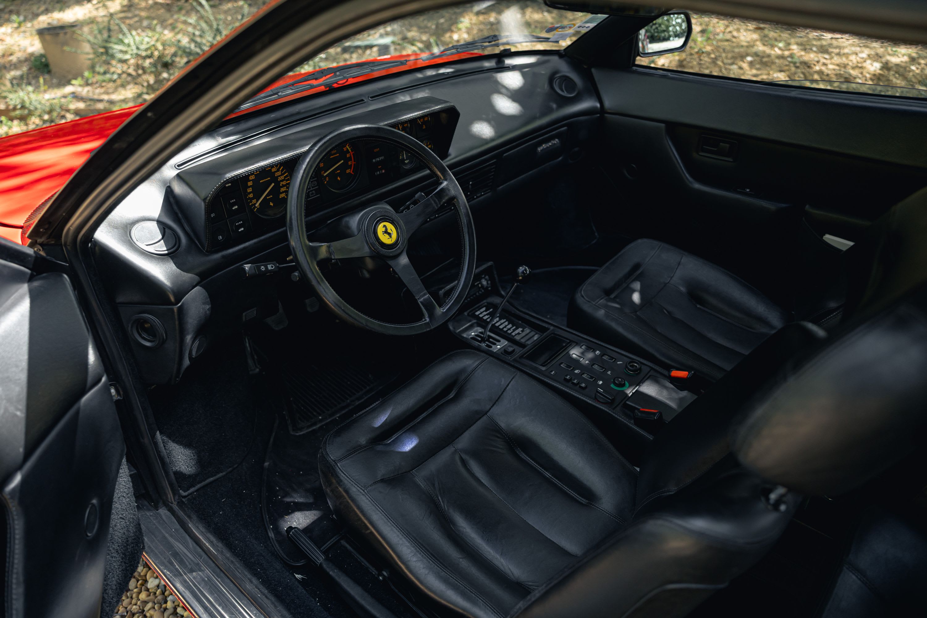 FERRARI Mondial 3.2  1985 occasion intérieur (1)