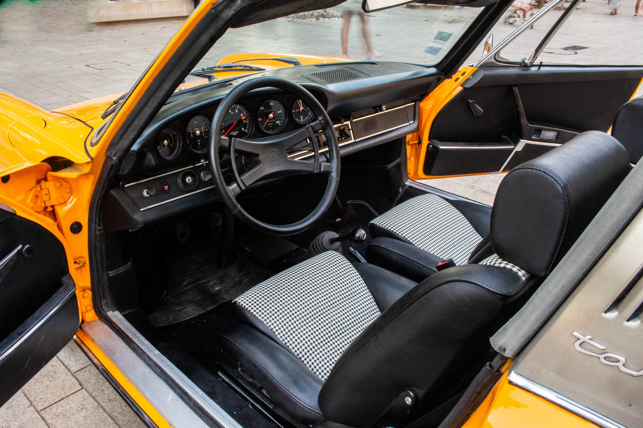 PORSCHE 911  2.4 E Targa 1973 occasion intérieur (1)