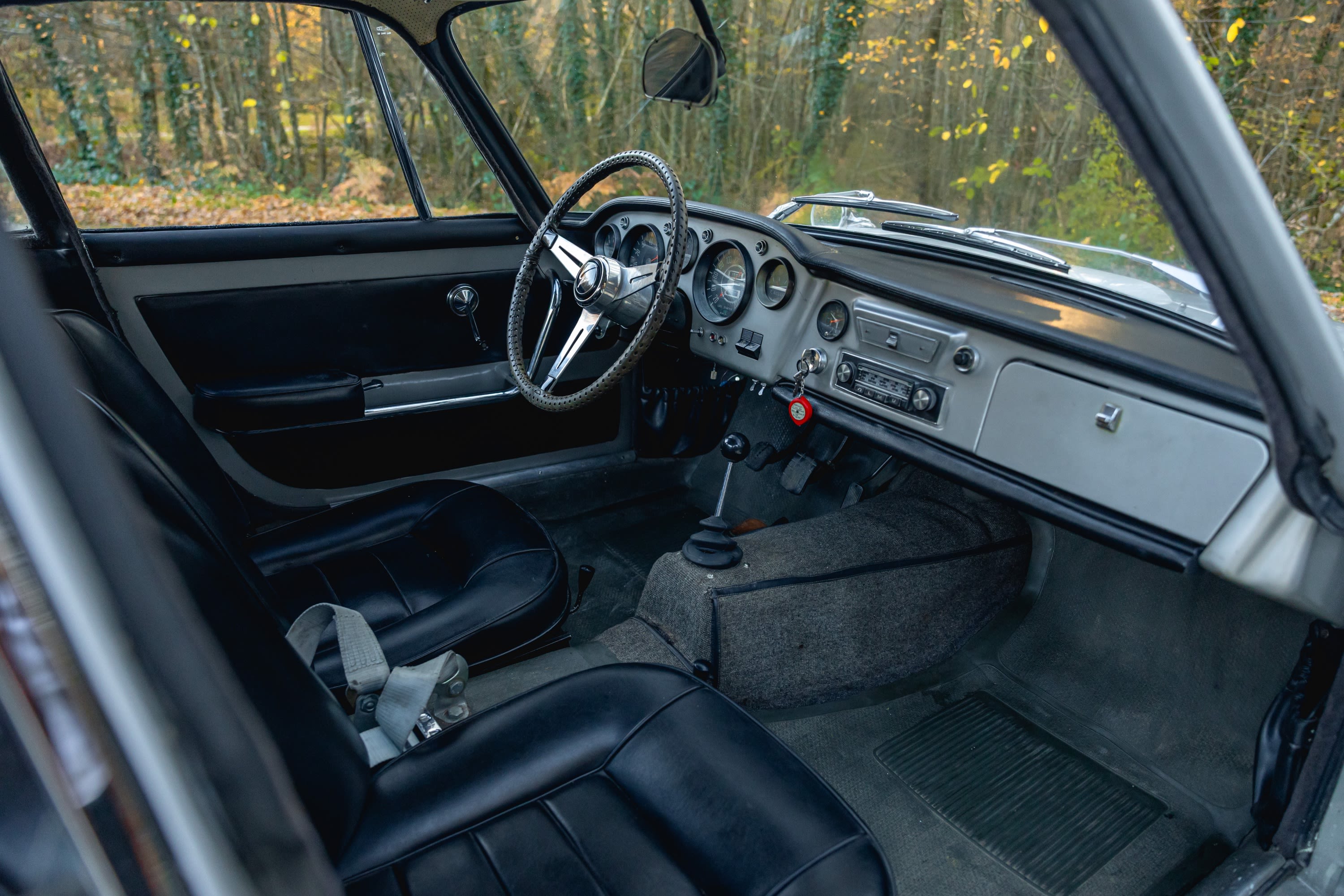 GHIA 1500 Gt 1966 occasion intérieur (1)