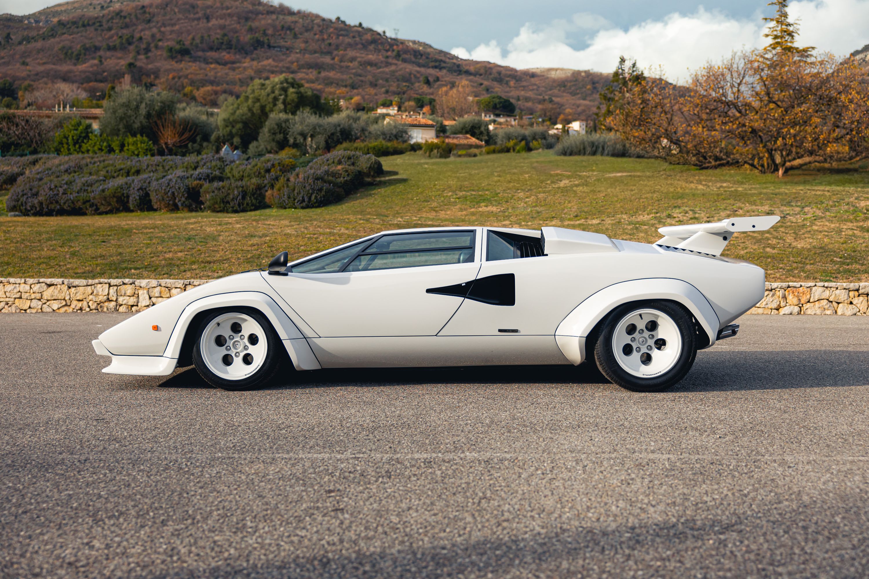 LAMBORGHINI Countach  Lp400 S "low Body" 1980 used video (1)