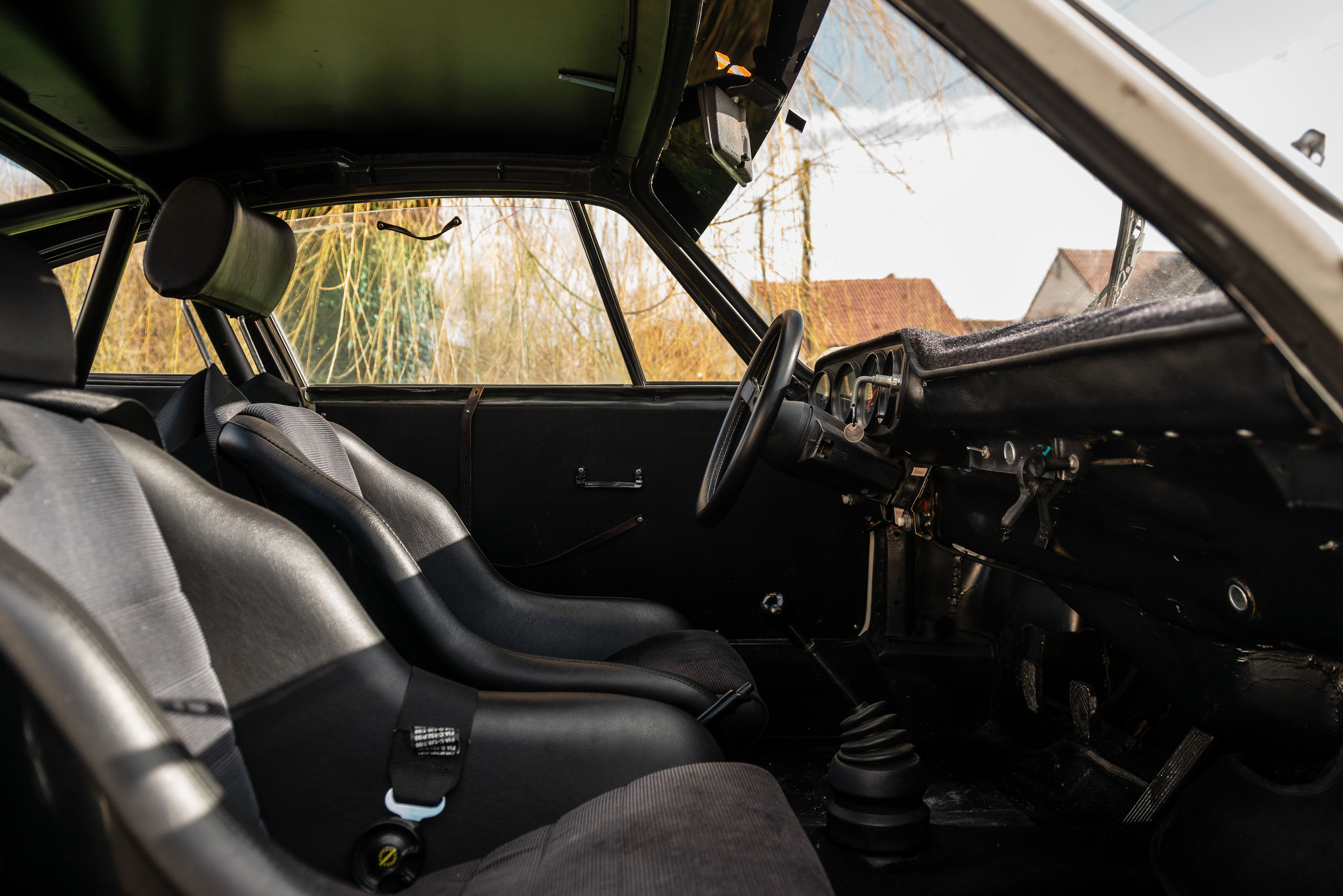 PORSCHE 911 2.2 S 1970 used interior (1)