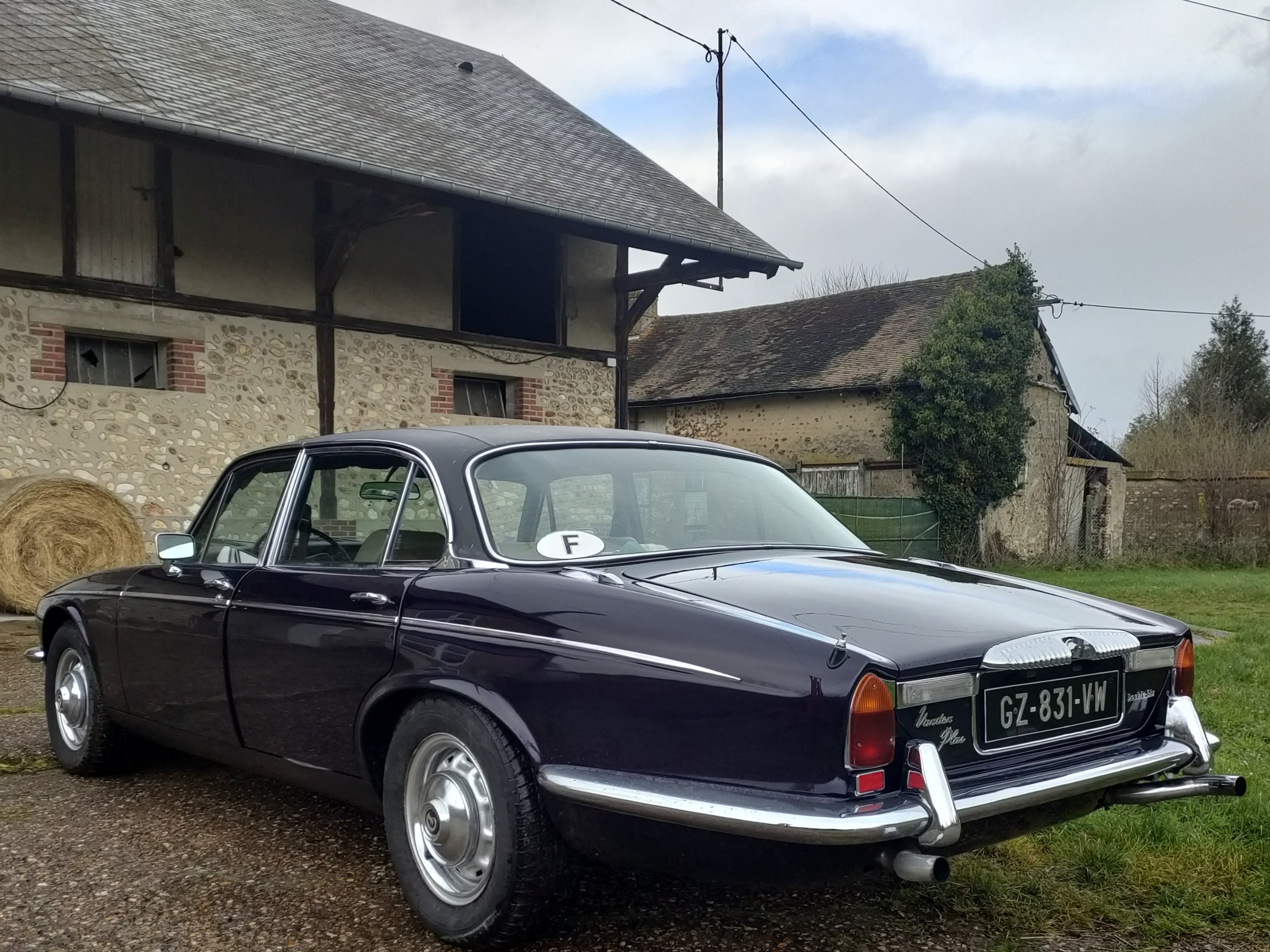 Jaguar Daimler Double Six Series 2 Lwb