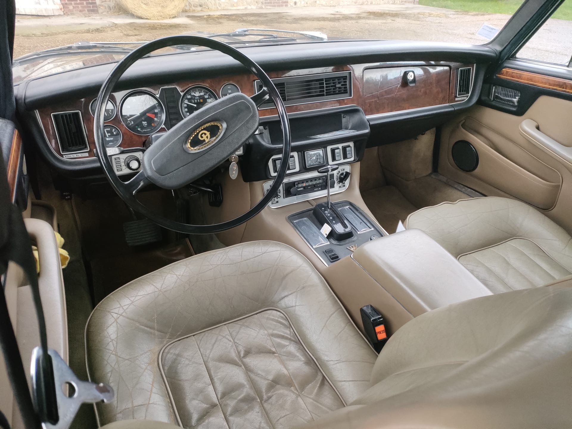 Jaguar Daimler Double Six Series 2 Lwb