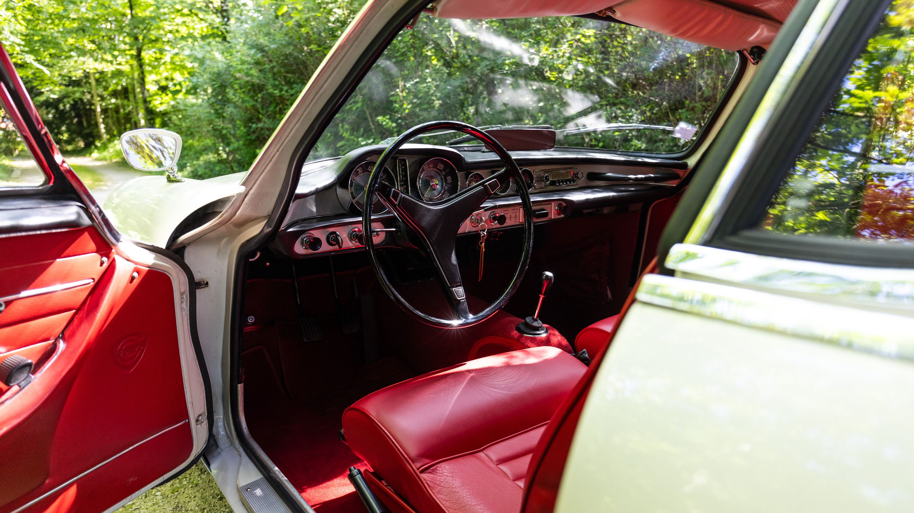 VOLVO P1800 S 1968 used interior (1)