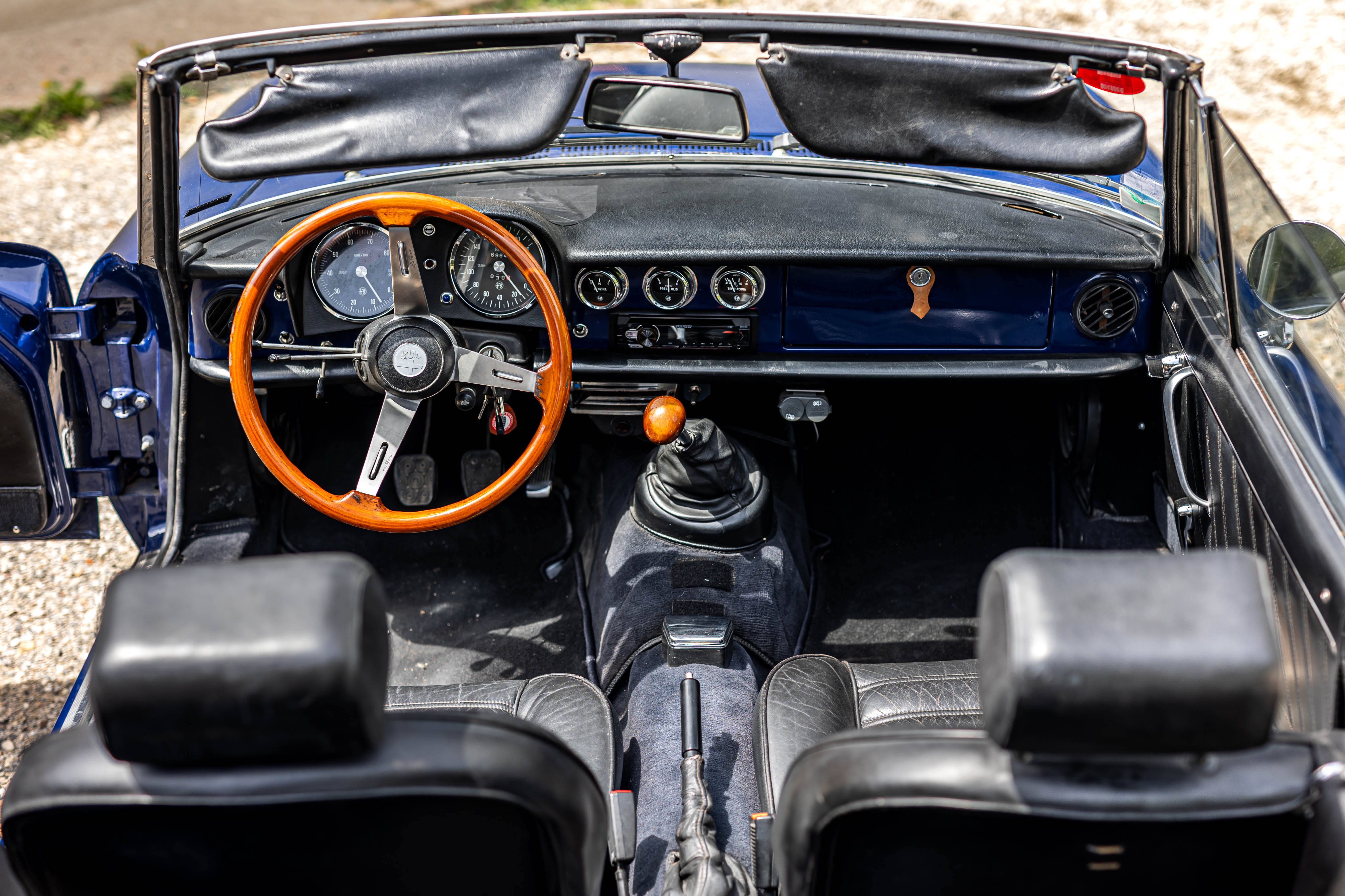 ALFA ROMEO Spider  1600 Junior Coda Tronca 1976 used interior (1)