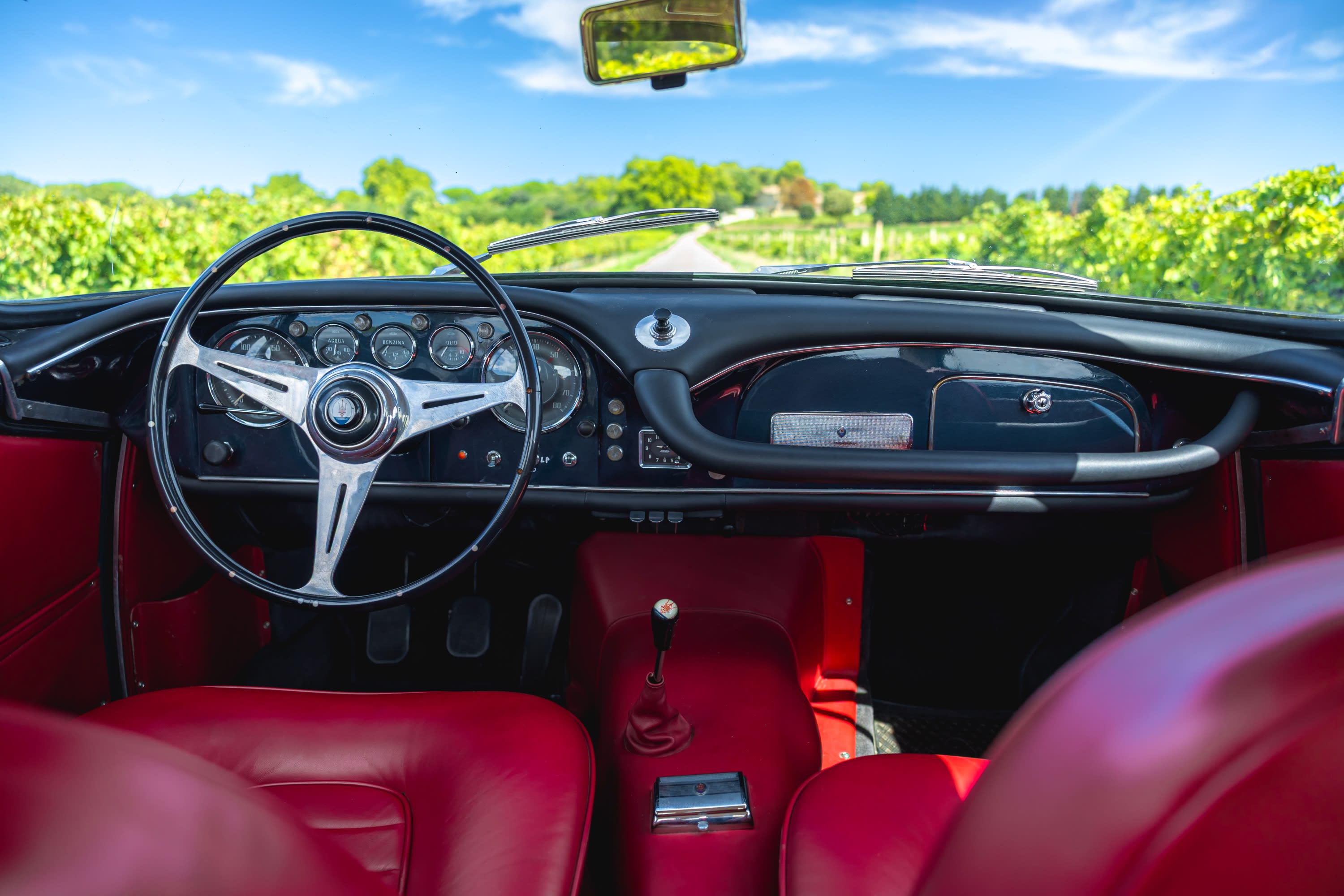 MASERATI 3500 Gt Touring 1961 occasion intérieur (1)