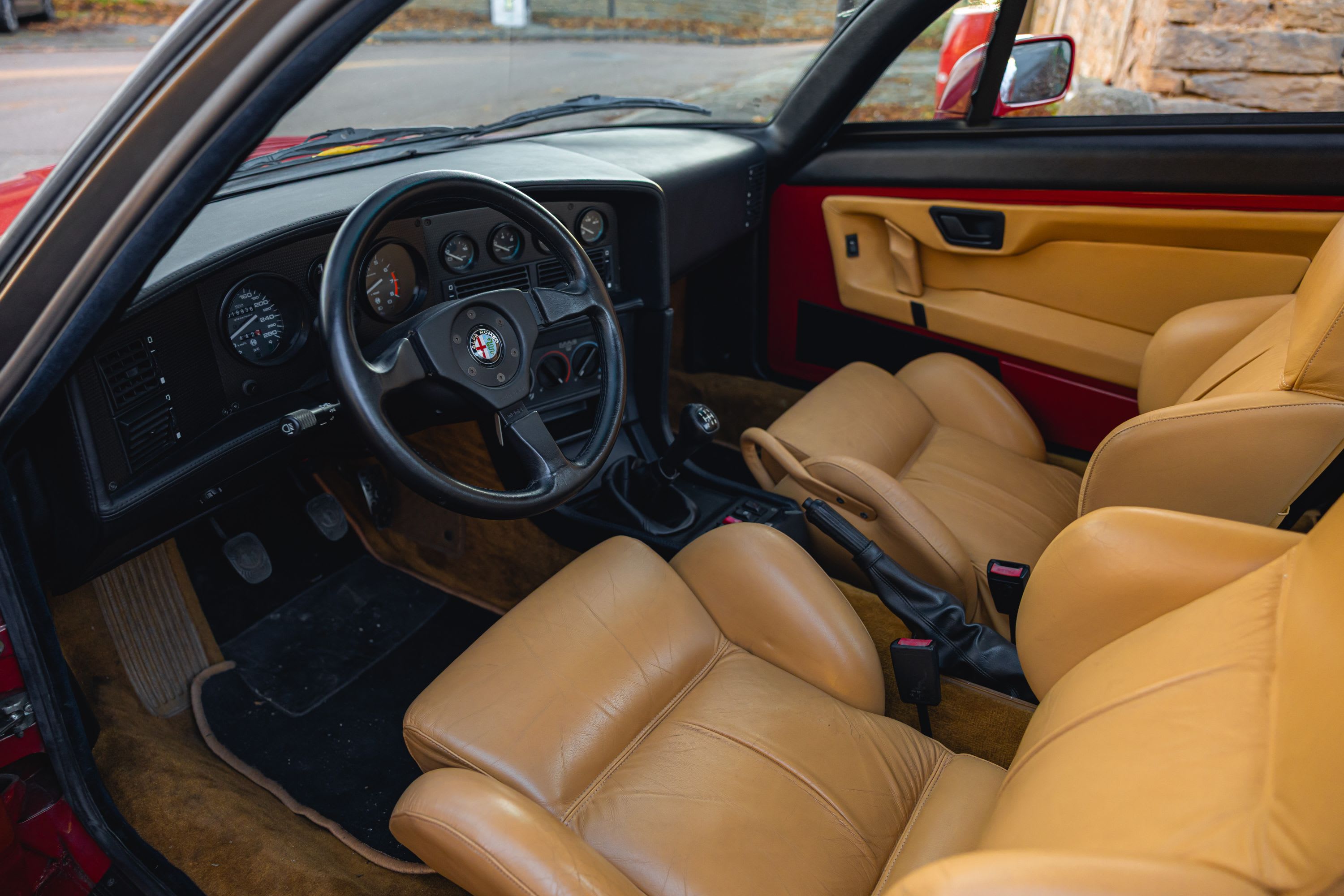 ALFA ROMEO Sz   1990 occasion intérieur (1)