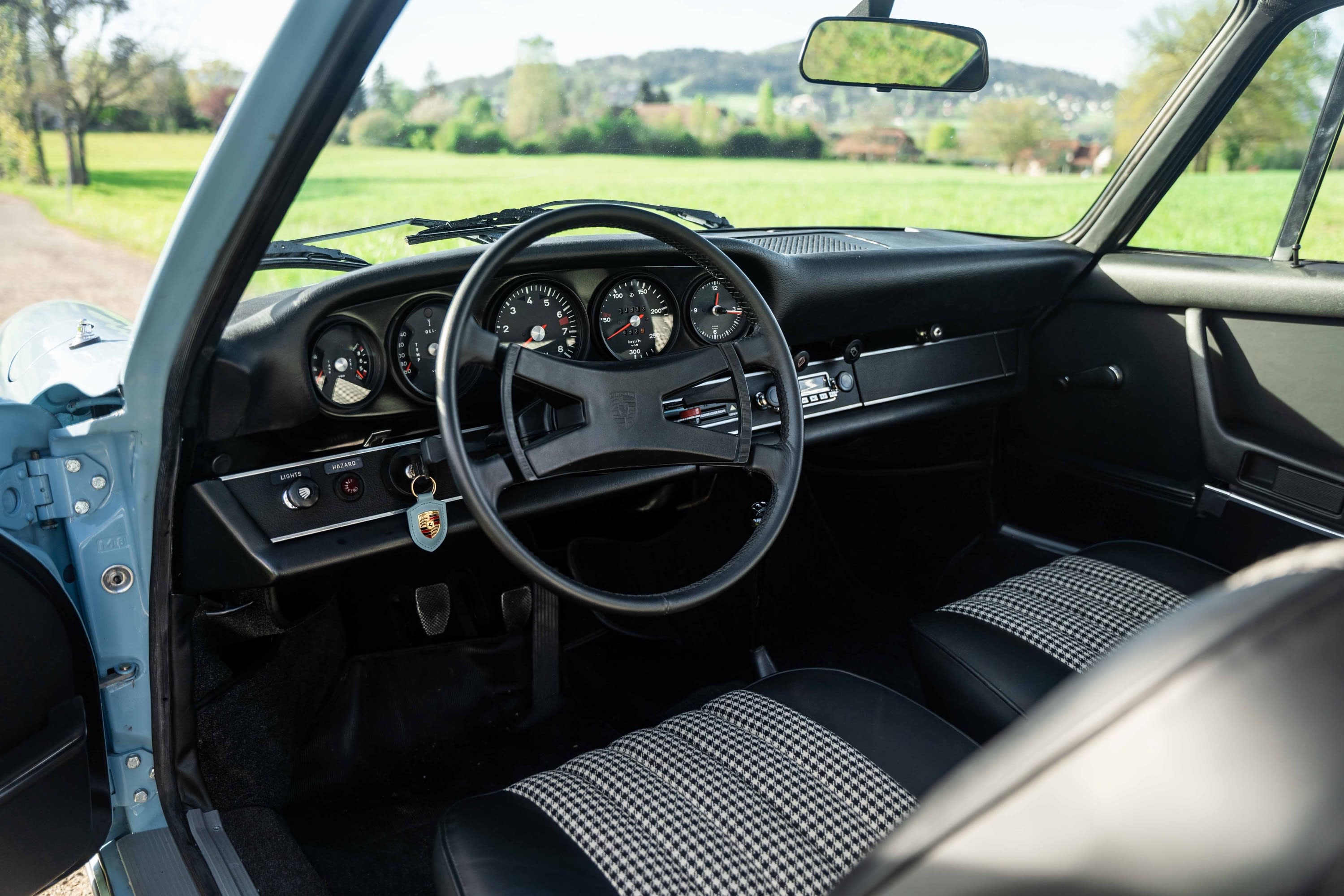 PORSCHE 911 2.4 T  1972 occasion intérieur (1)