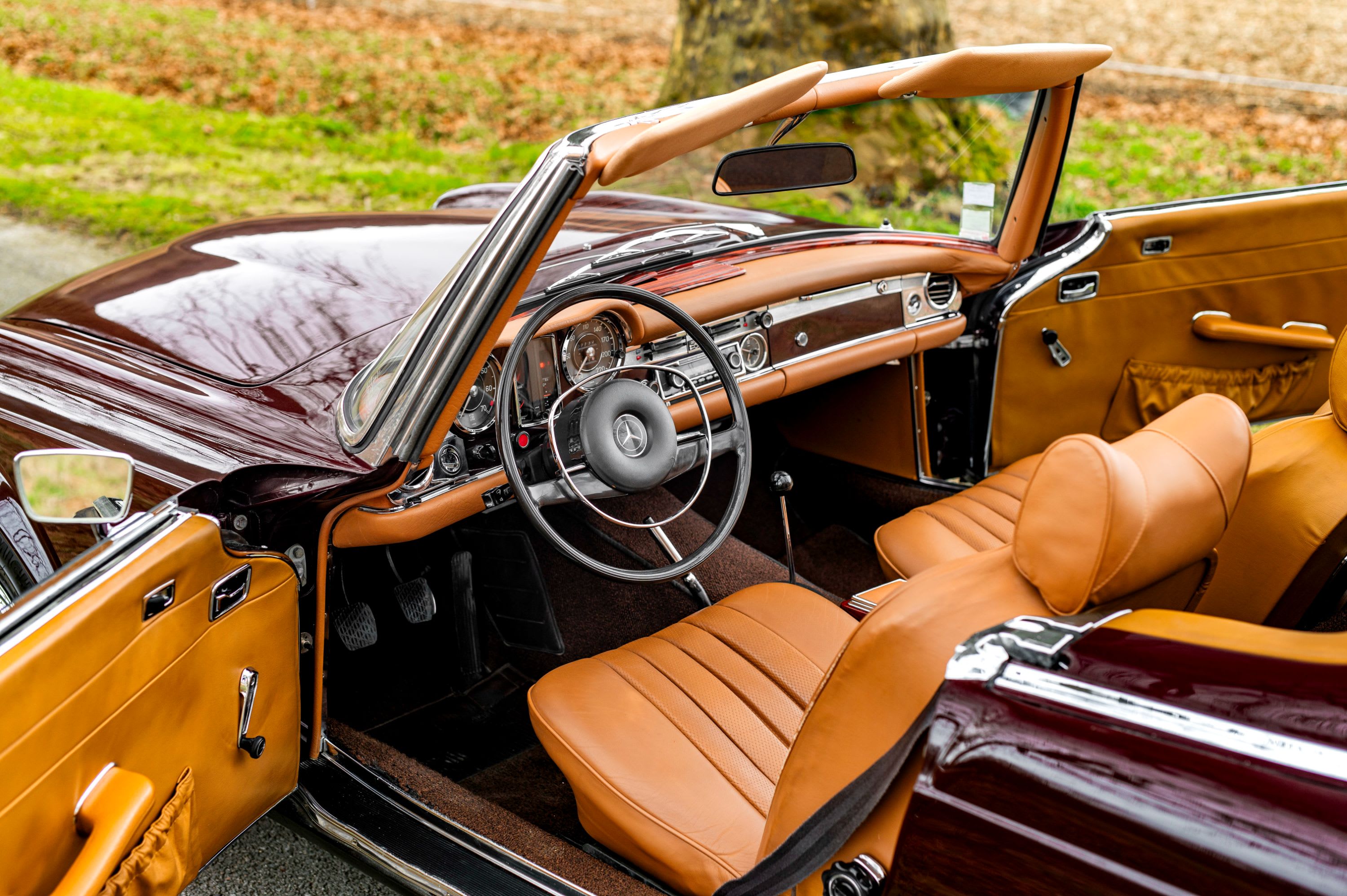 MERCEDES BENZ 280 Sl Pagode 1969 occasion intérieur (1)