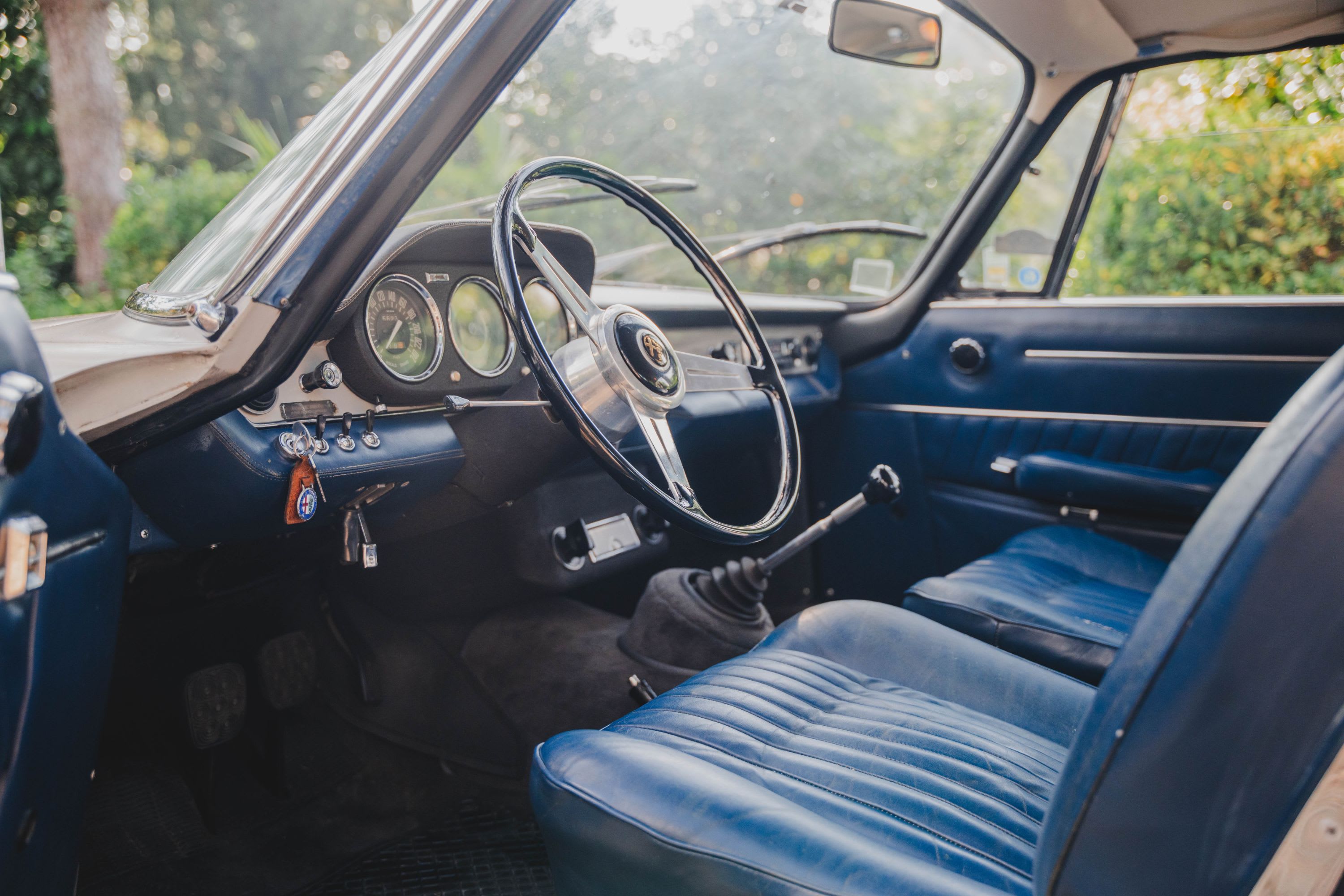 ALFA ROMEO 2600   1963 used interior (1)