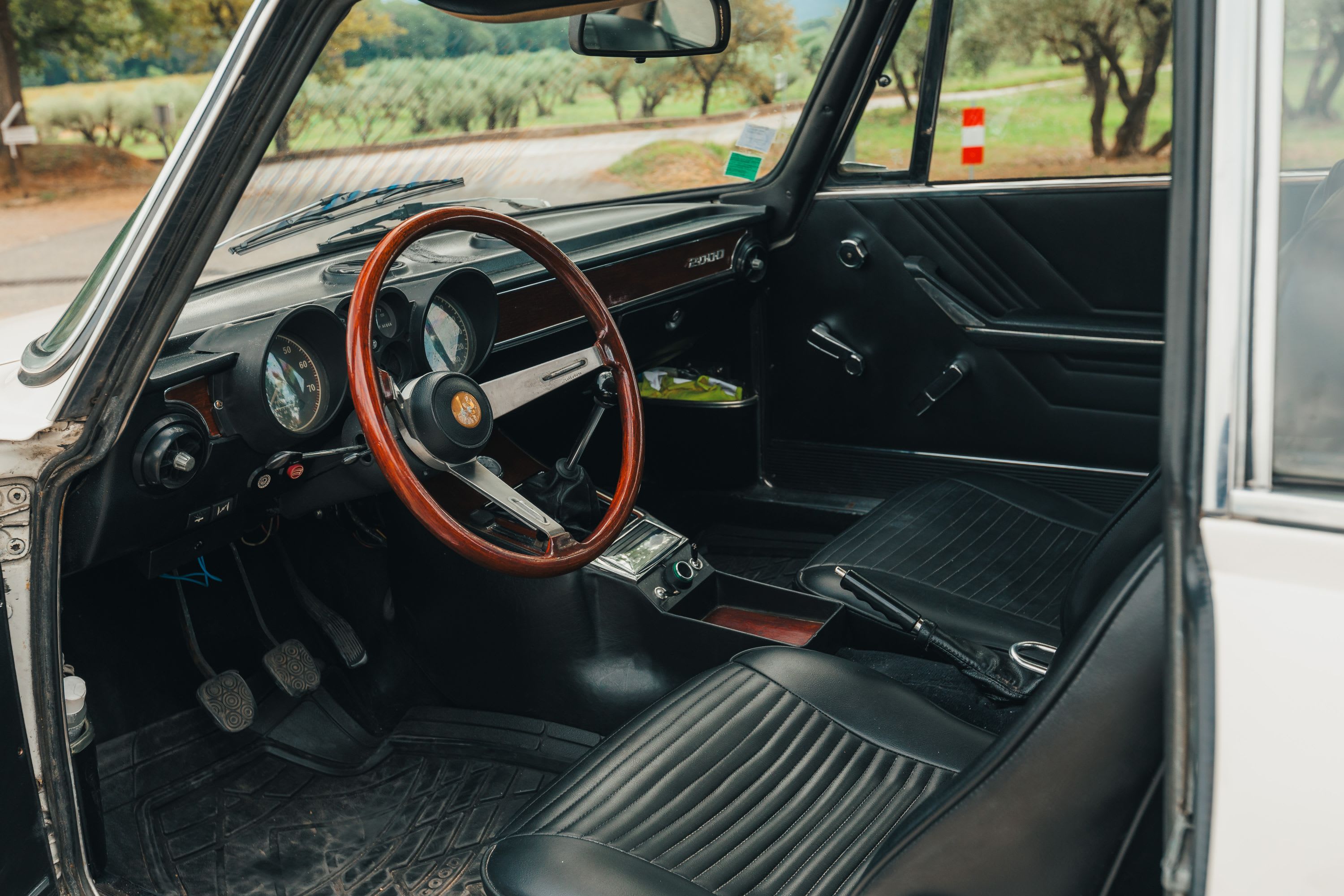 ALFA ROMEO 2000  Gtv 1971 occasion intérieur (1)