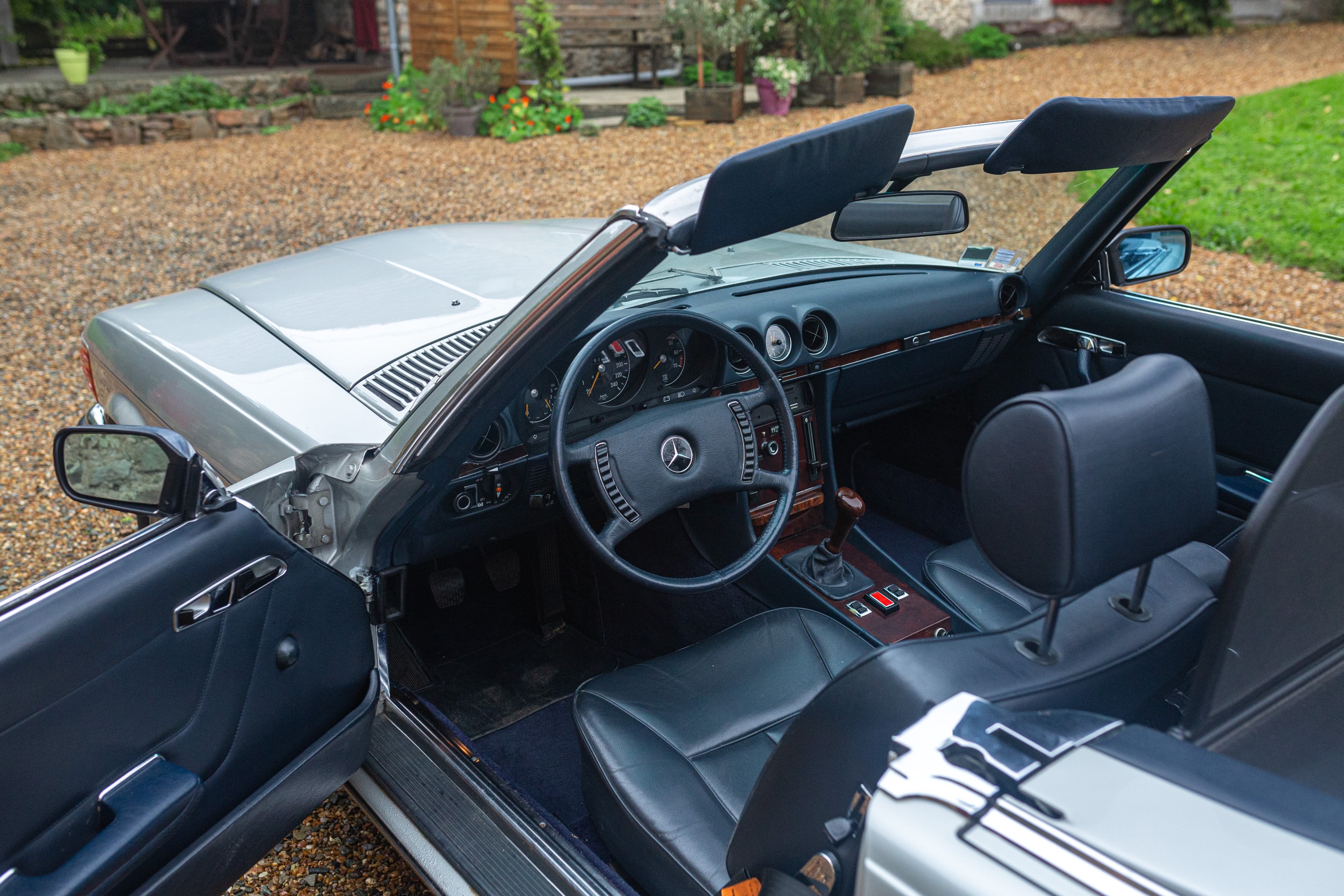 MERCEDES BENZ 350 Sl R107 1974 occasion intérieur (1)