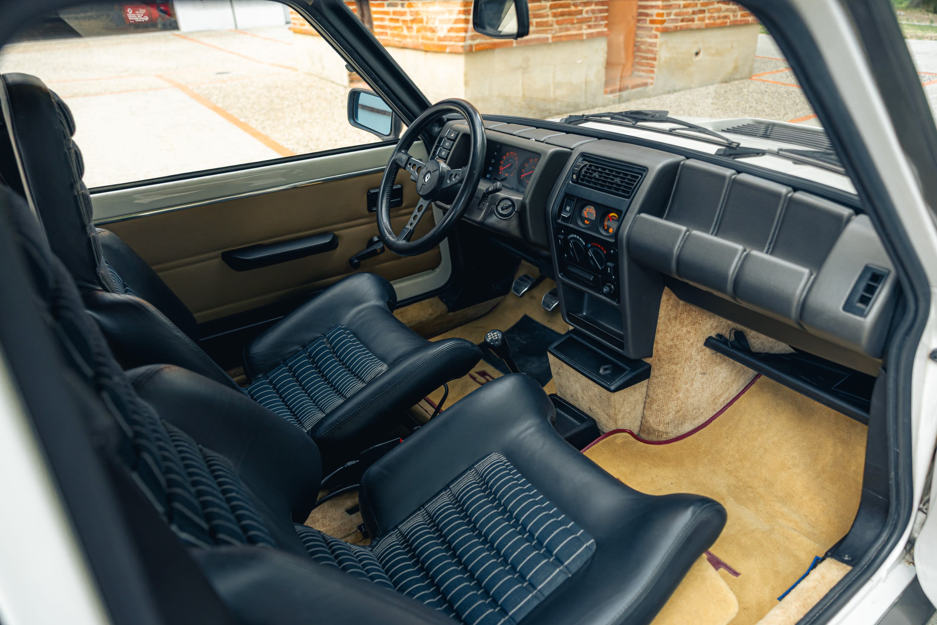 RENAULT R5 Turbo 2 1984 occasion intérieur (1)