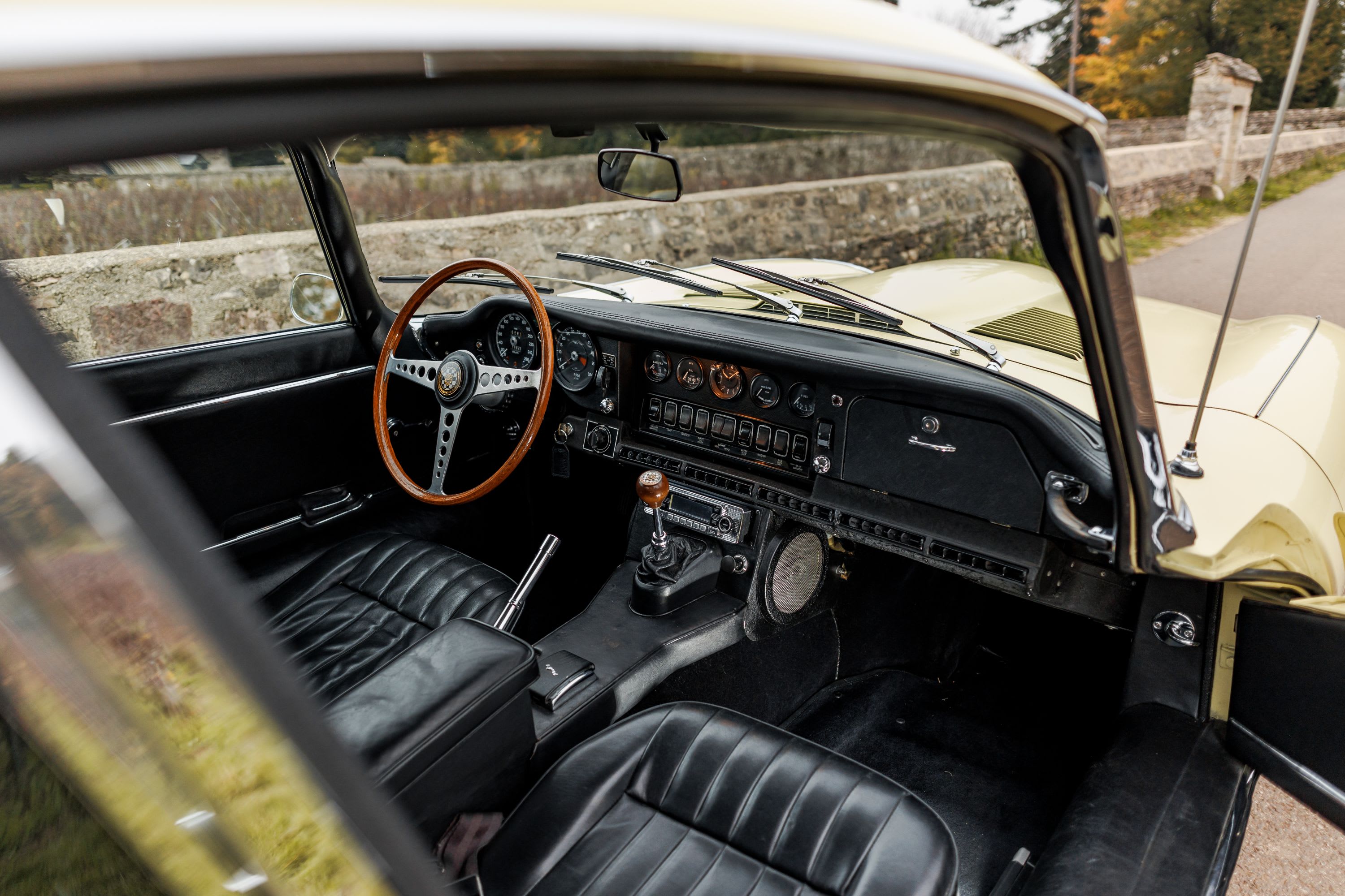 JAGUAR Type E Series 1.5 2+2 1968 occasion intérieur (1)