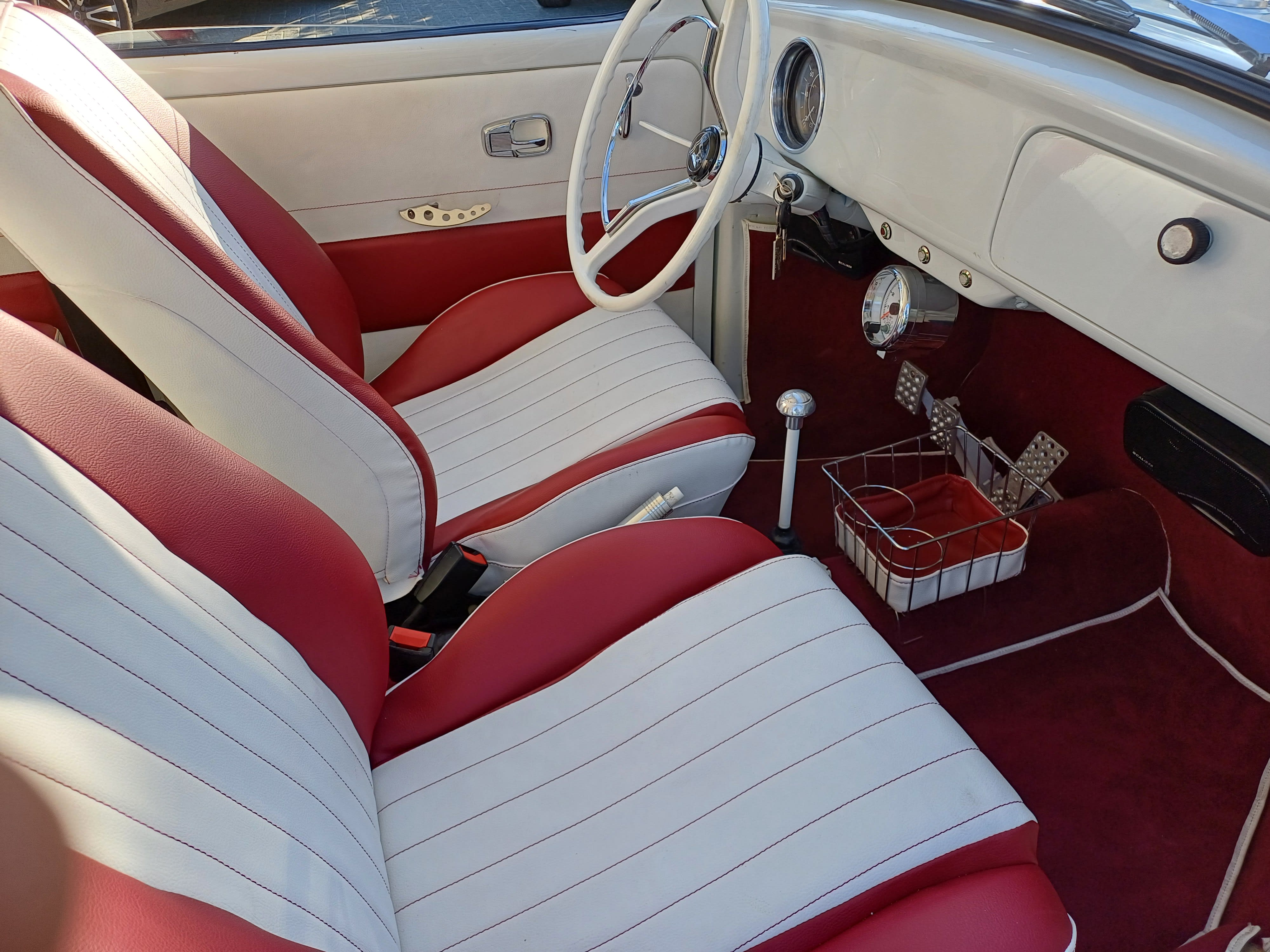 VOLKSWAGEN Coccinelle   1972 occasion intérieur (1)