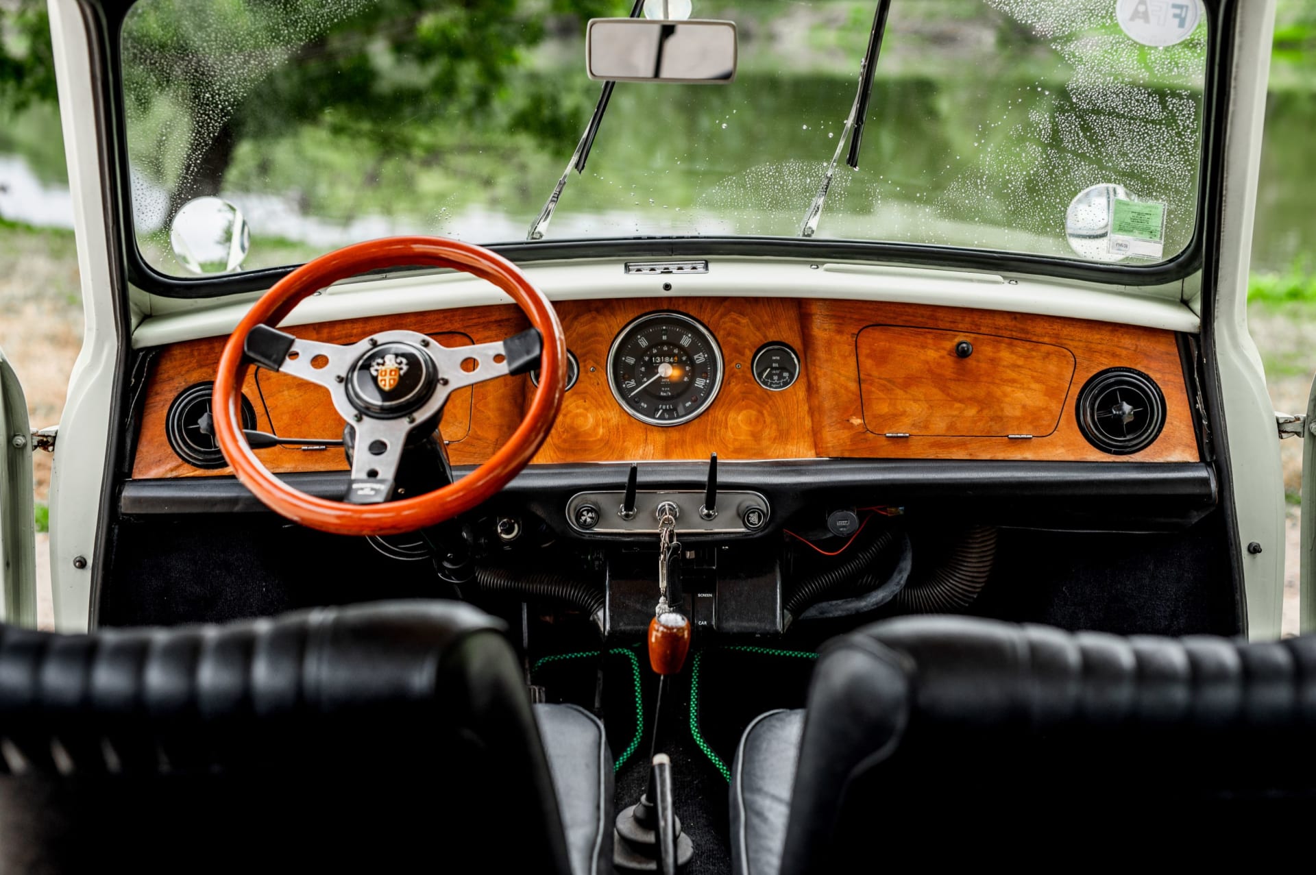 MORRIS Mini Mk2 Countryman Bois 1968 used interior (1)
