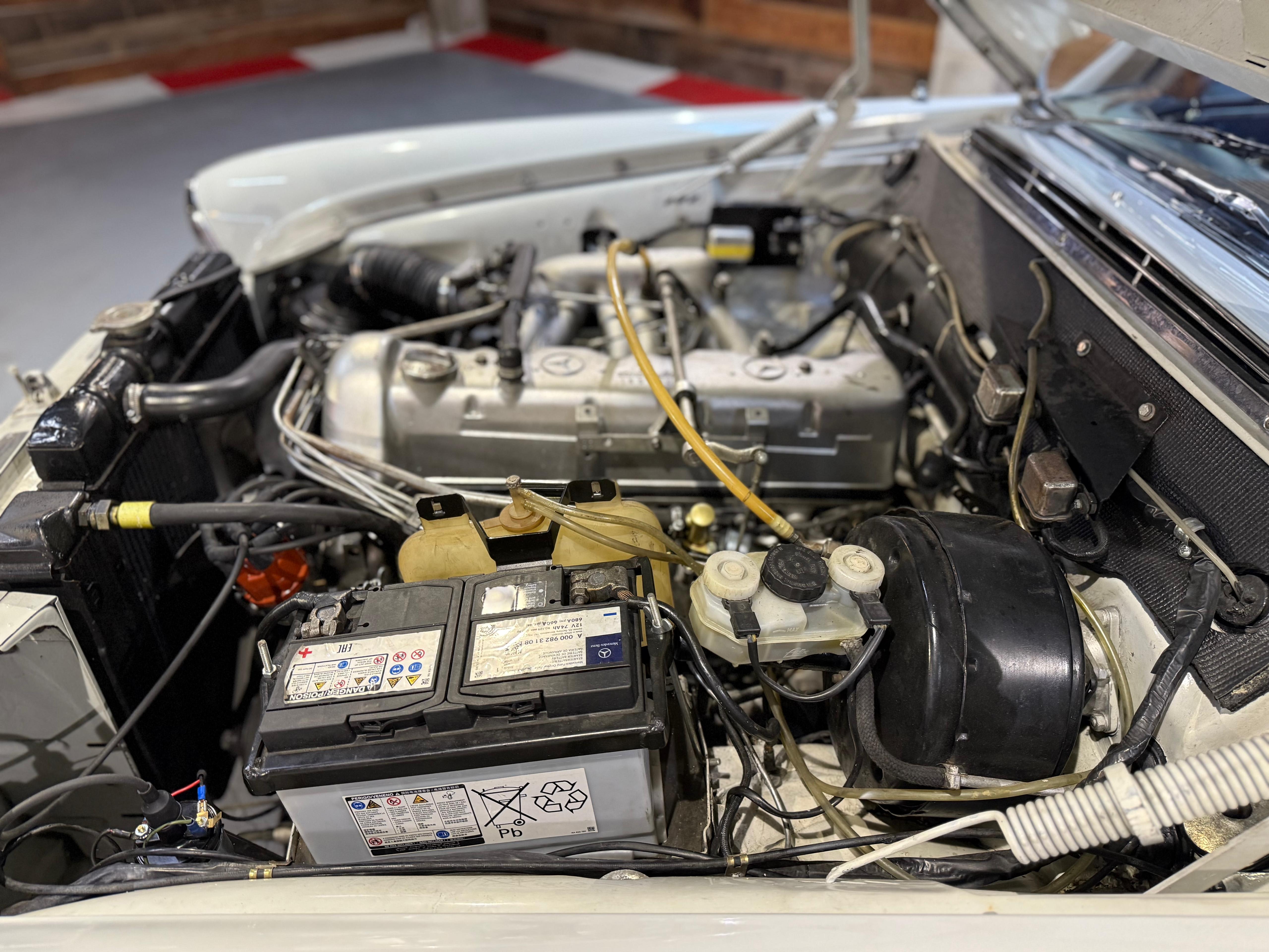 MERCEDES BENZ 280 W114 1968 occasion mécanique (1)