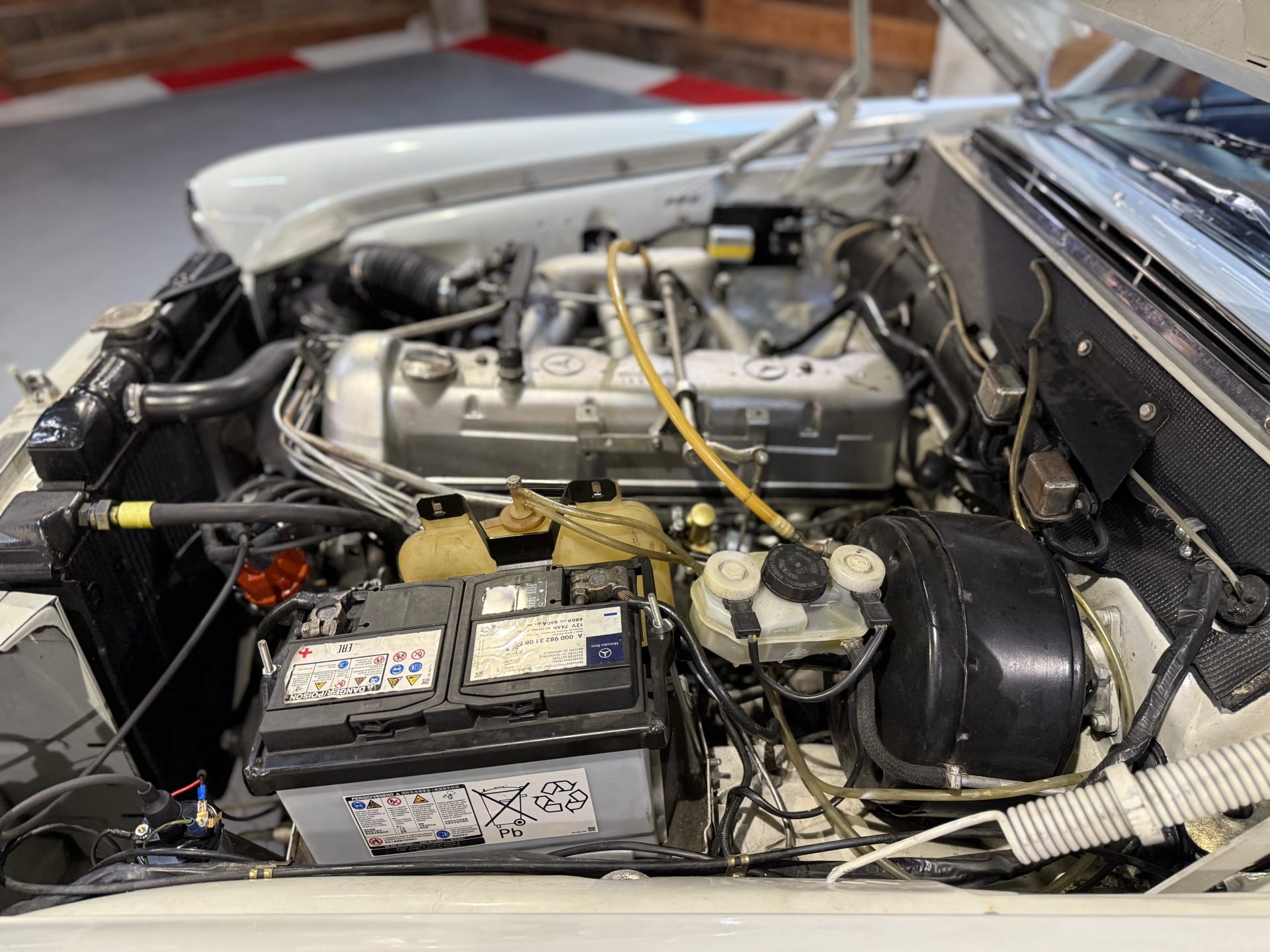 MERCEDES BENZ 280 W114 1968 occasion mécanique (1)
