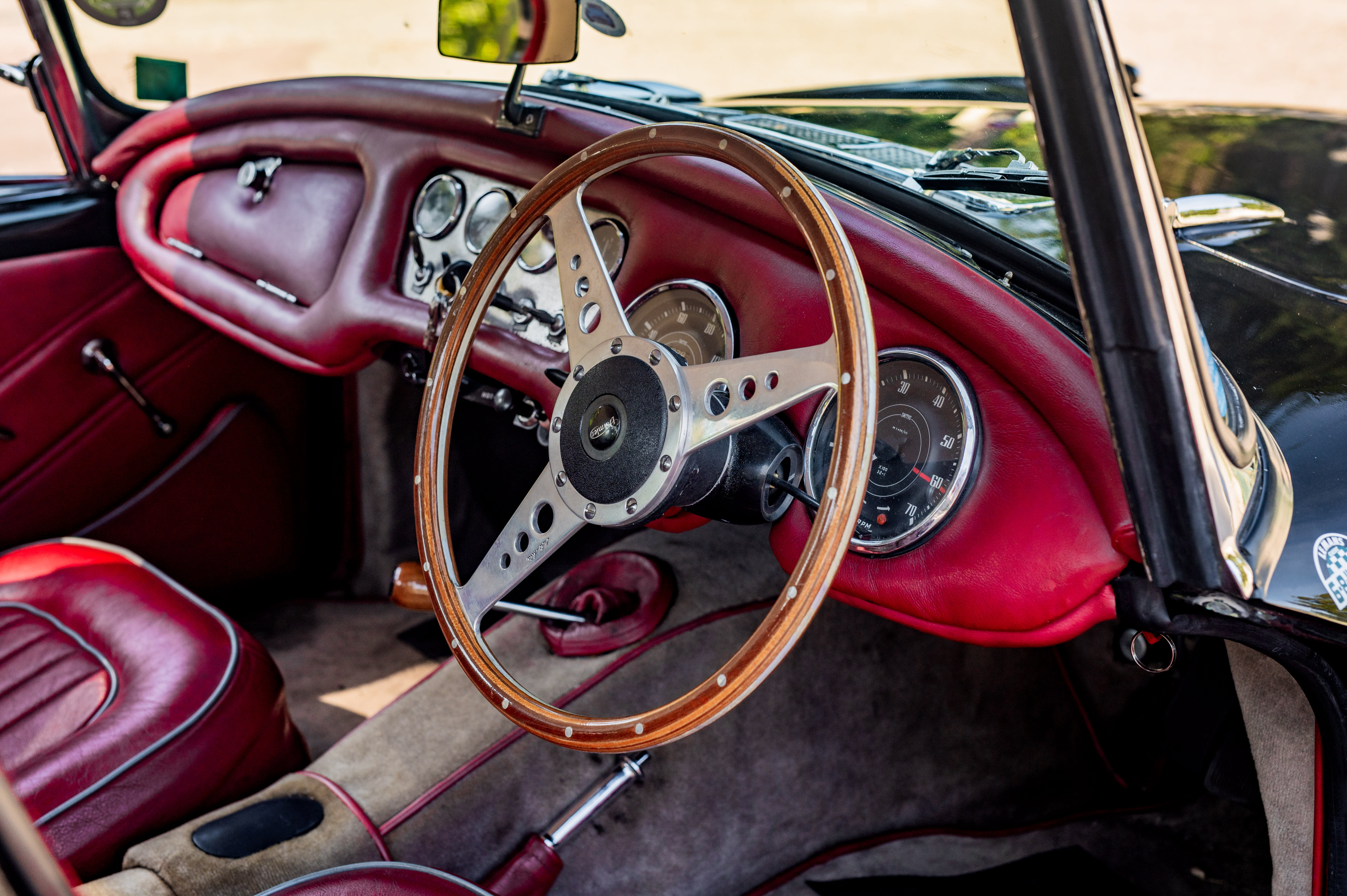 JAGUAR DAIMLER Sp 250 “dart” 1962 used interior (1)