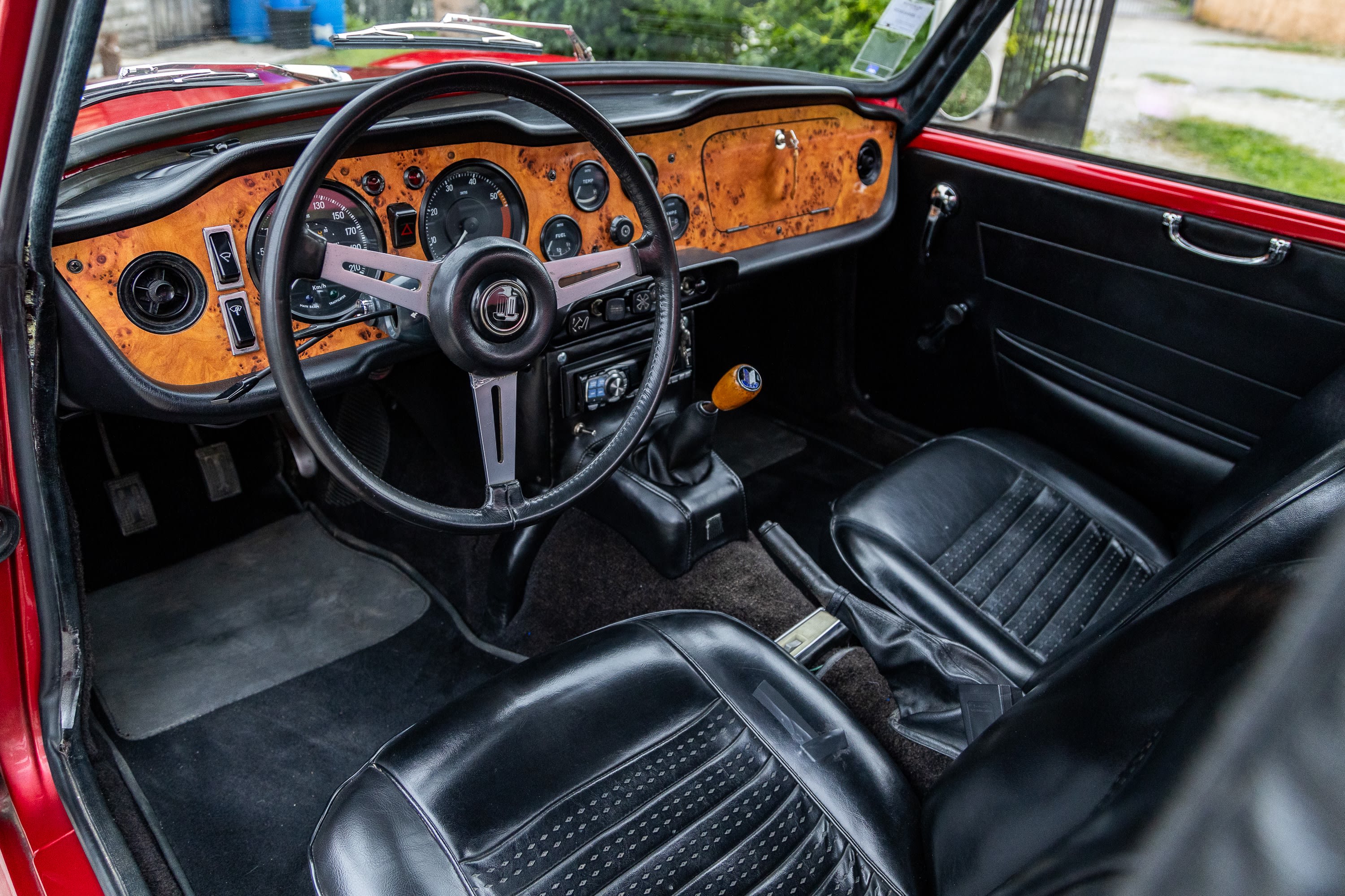 TRIUMPH Tr6   1969 used interior (1)
