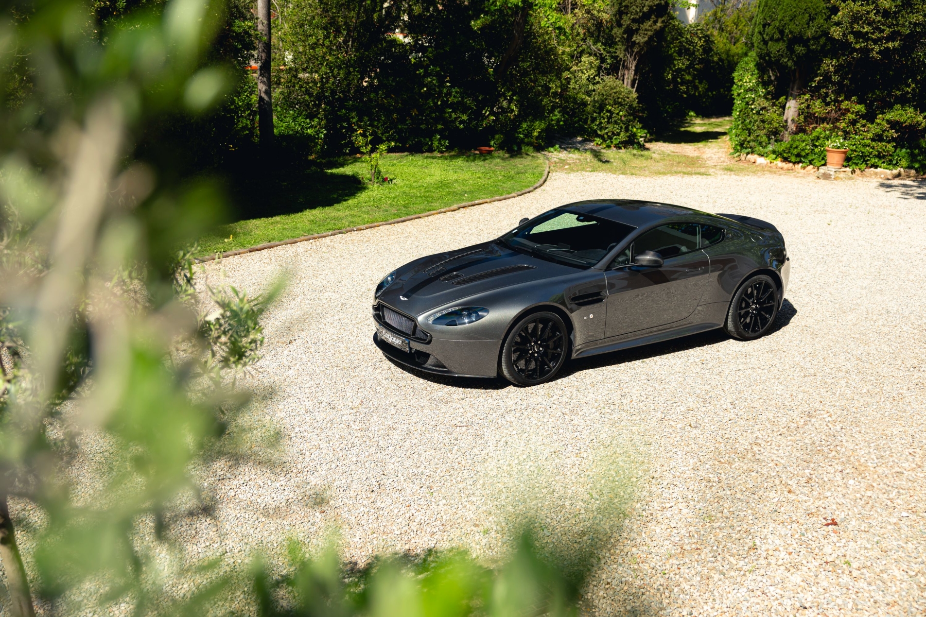 Photo ASTON MARTIN Vantage v12 s AMR 2018