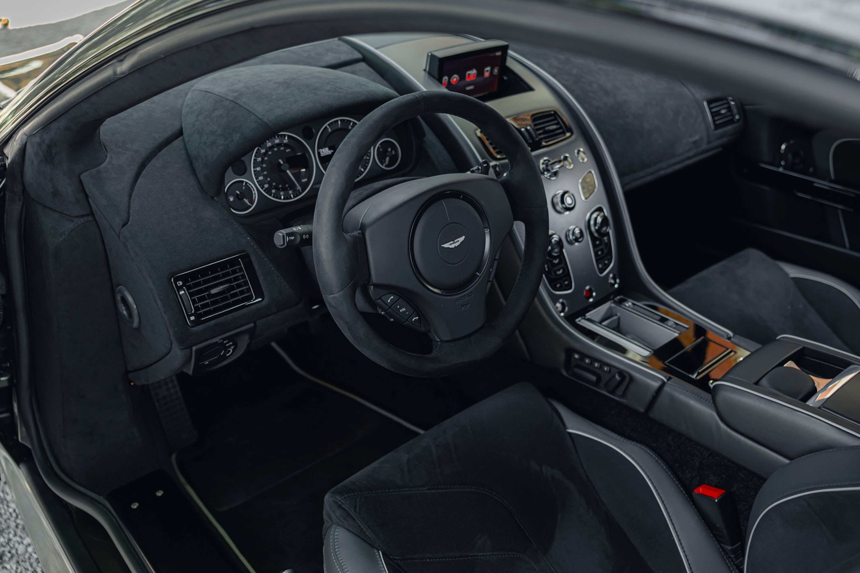 ASTON MARTIN Vantage Amr 2018 used interior (1)