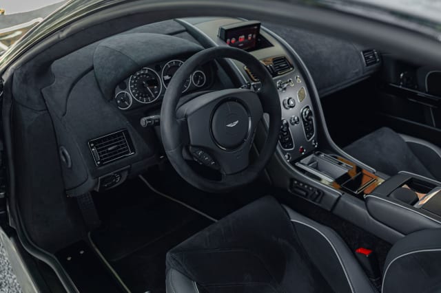 Aston Martin Vantage V12 S Amr