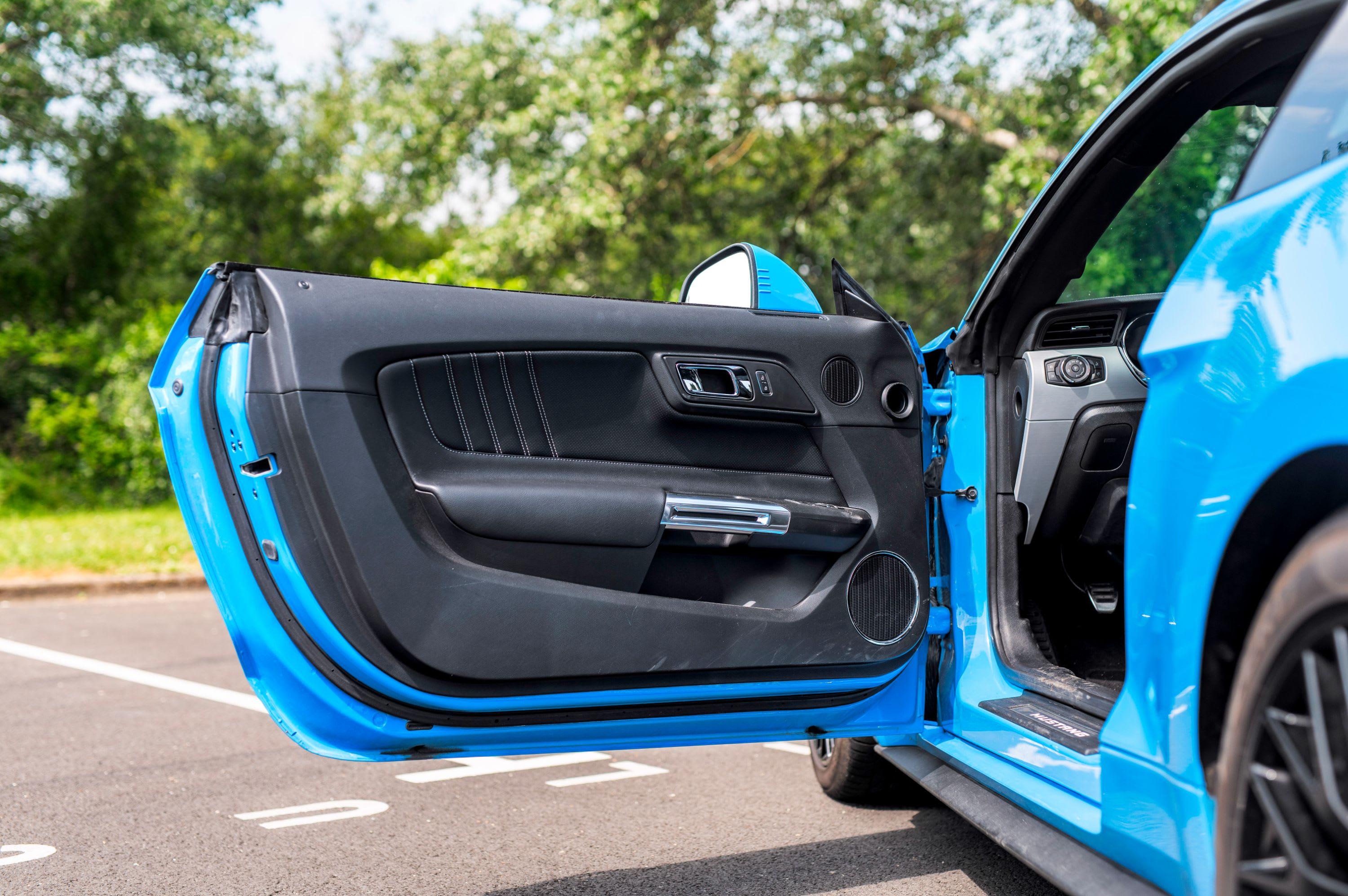 FORD Mustang Blue Edition Fastback 2017 used interior (1)