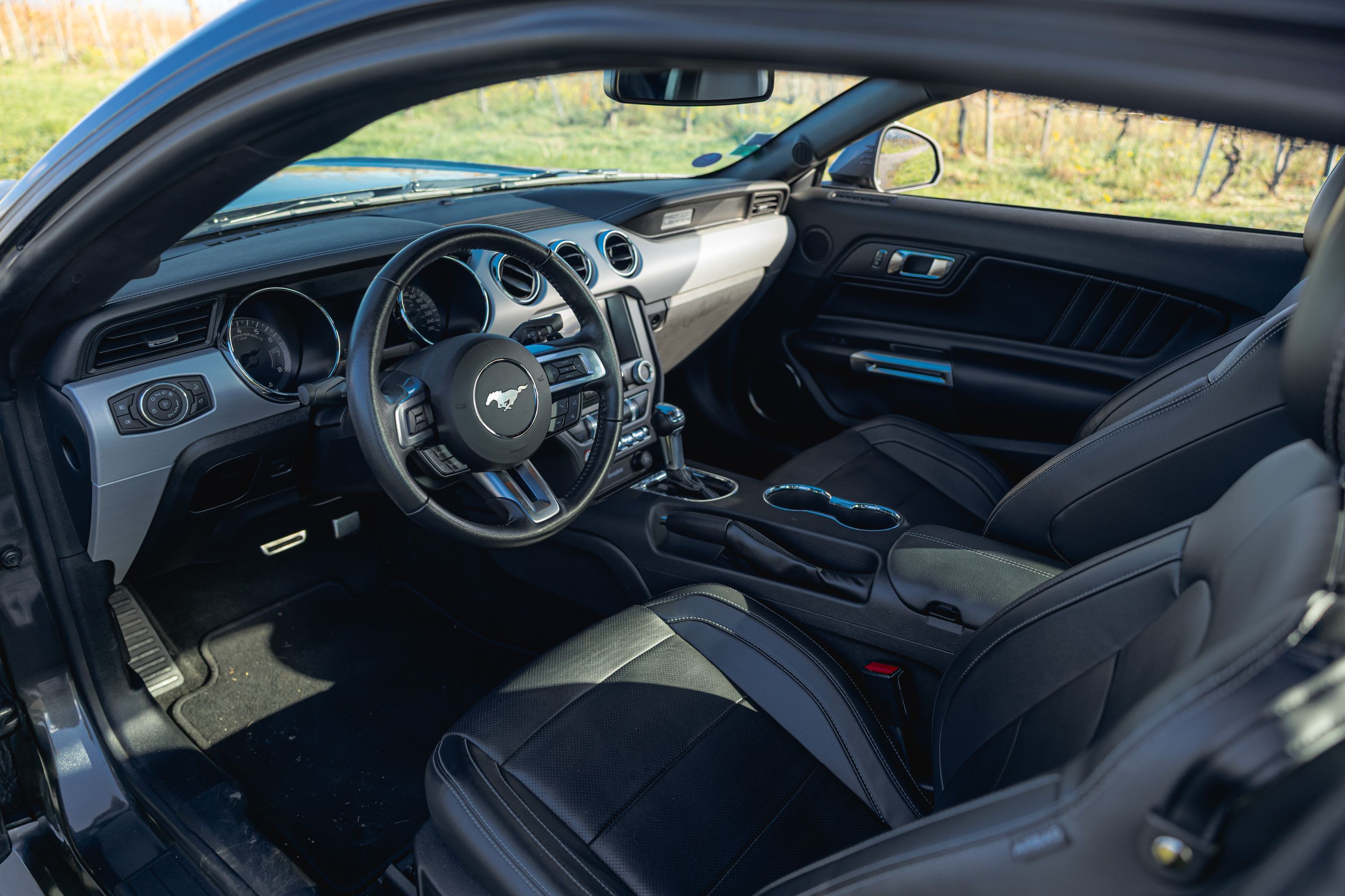 FORD Mustang Fastback V8 5.0 2018 occasion intérieur (1)